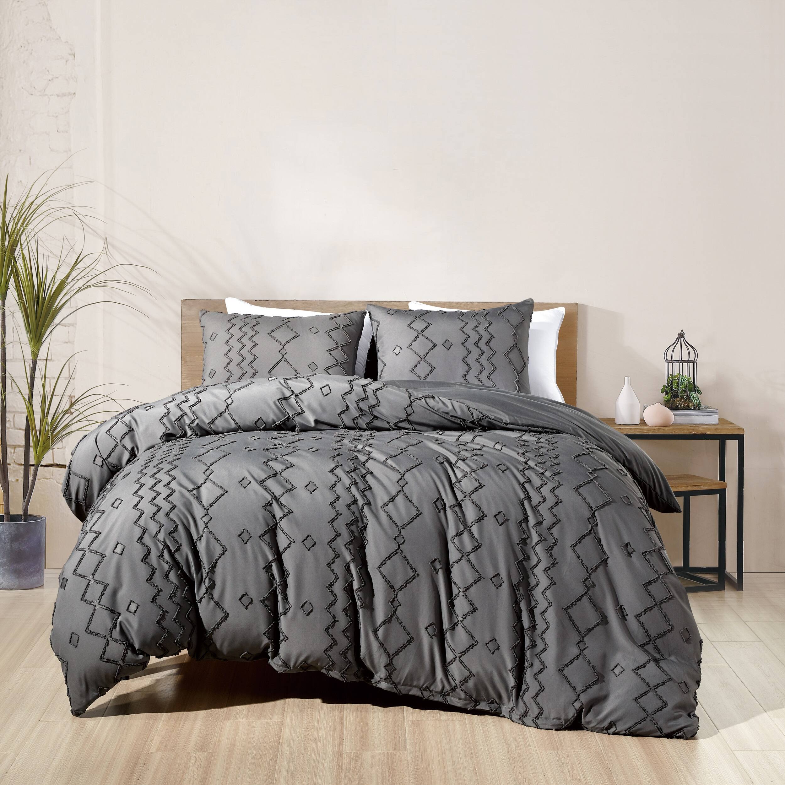 Left. Bibb Home - Bibb Home 2000 Count Tufted Duvet Cover (3-Piece) - Grey.