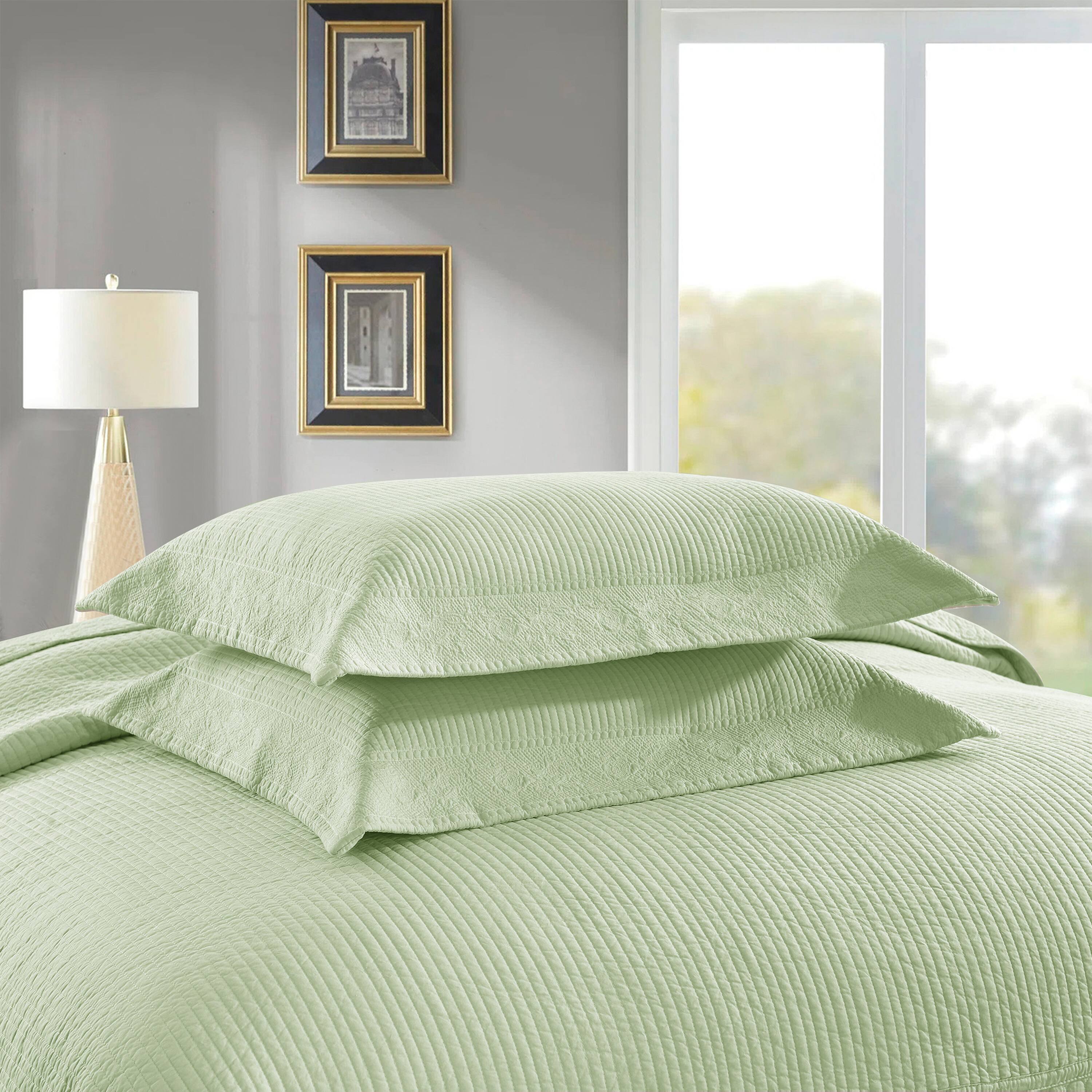 Back. MarCielo - Marcielo 3 Piece 100% Cotton Oversized Bedspread Lightweight Quilt Set - Green.