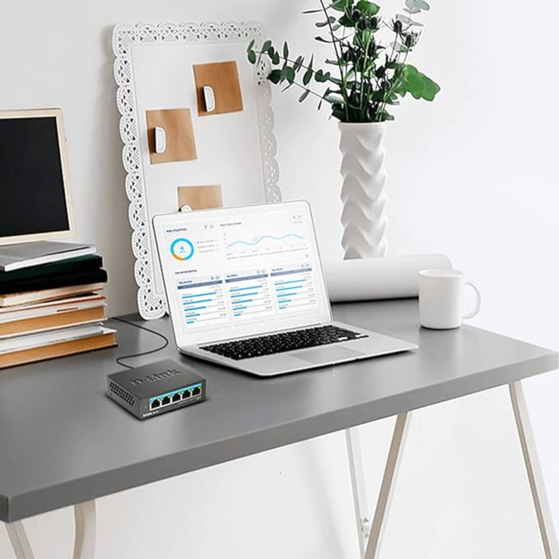 Angle. D-Link - D-Link 5-Port 2.5Gb Unmanaged Multi-Gig Network Switch, 5 x 2.5G Ports Fanless Plug & Play (DMS-105) - Black.