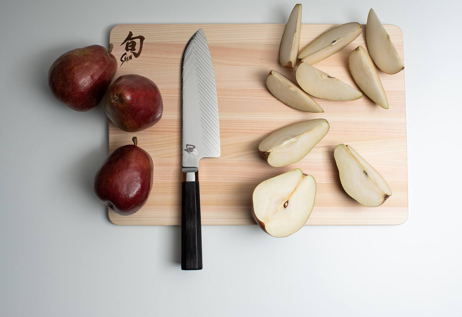 Alt View 4. Shun - Dual Core 7-Inch Santoku Knife w/Saya - Black.