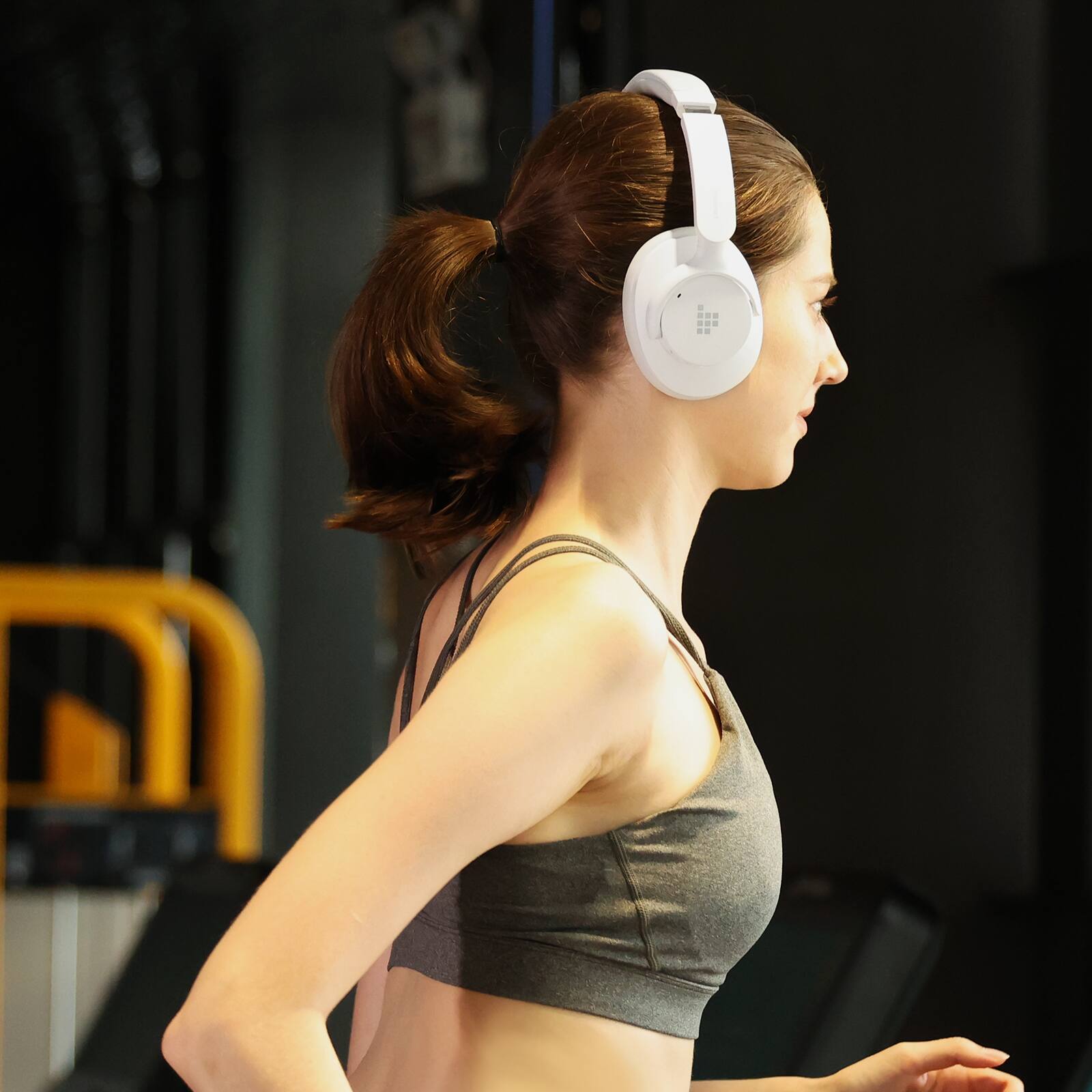 The text on the image is not coherent enough to group and correct. It appears to be a random combination of letters and numbers without any clear meaning or structure.