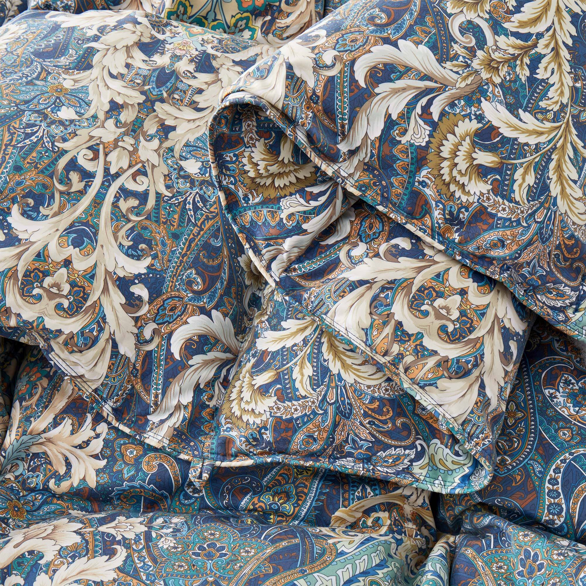 Back. Peace Nest - Peace Nest Heavyweight Winter Paisley Floral Printed White Goose Feather Comforter, King - Floral.