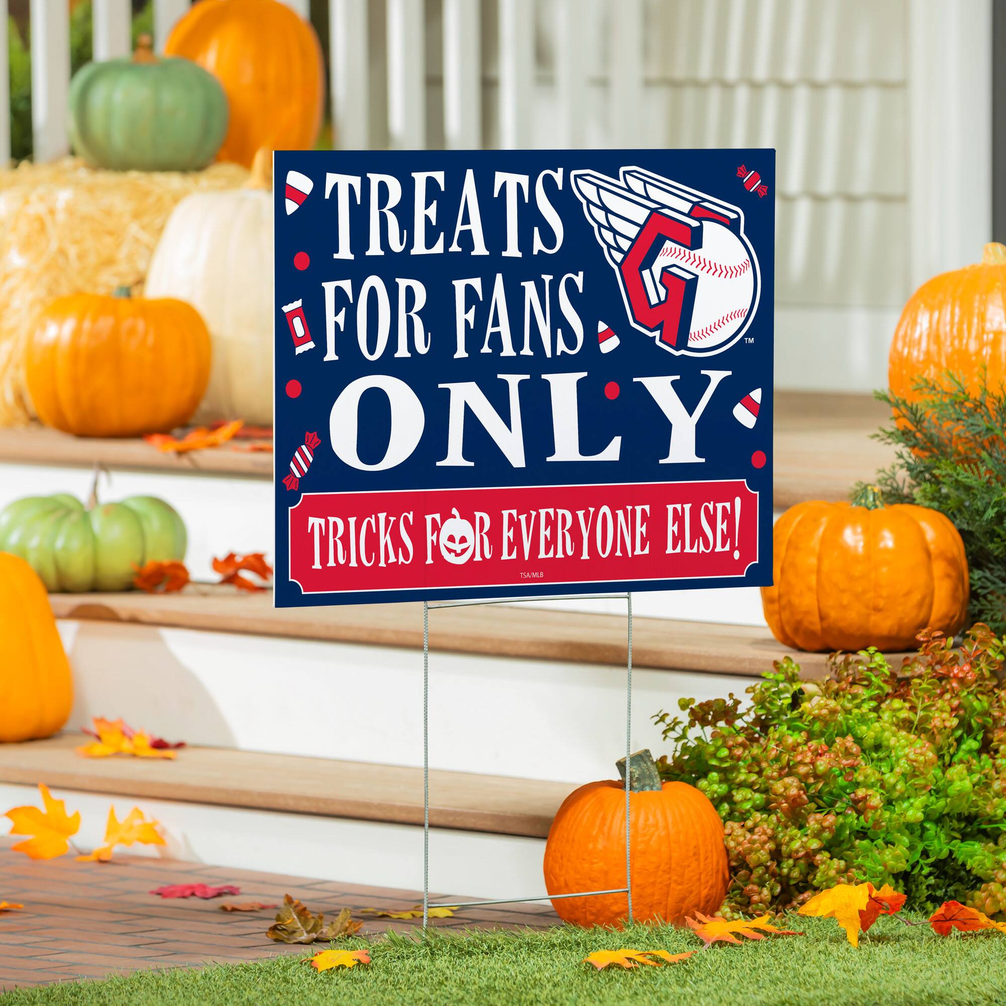 TREATS FOR FANS ONLY  
TRICKS FOR EVERYONE ELSE!