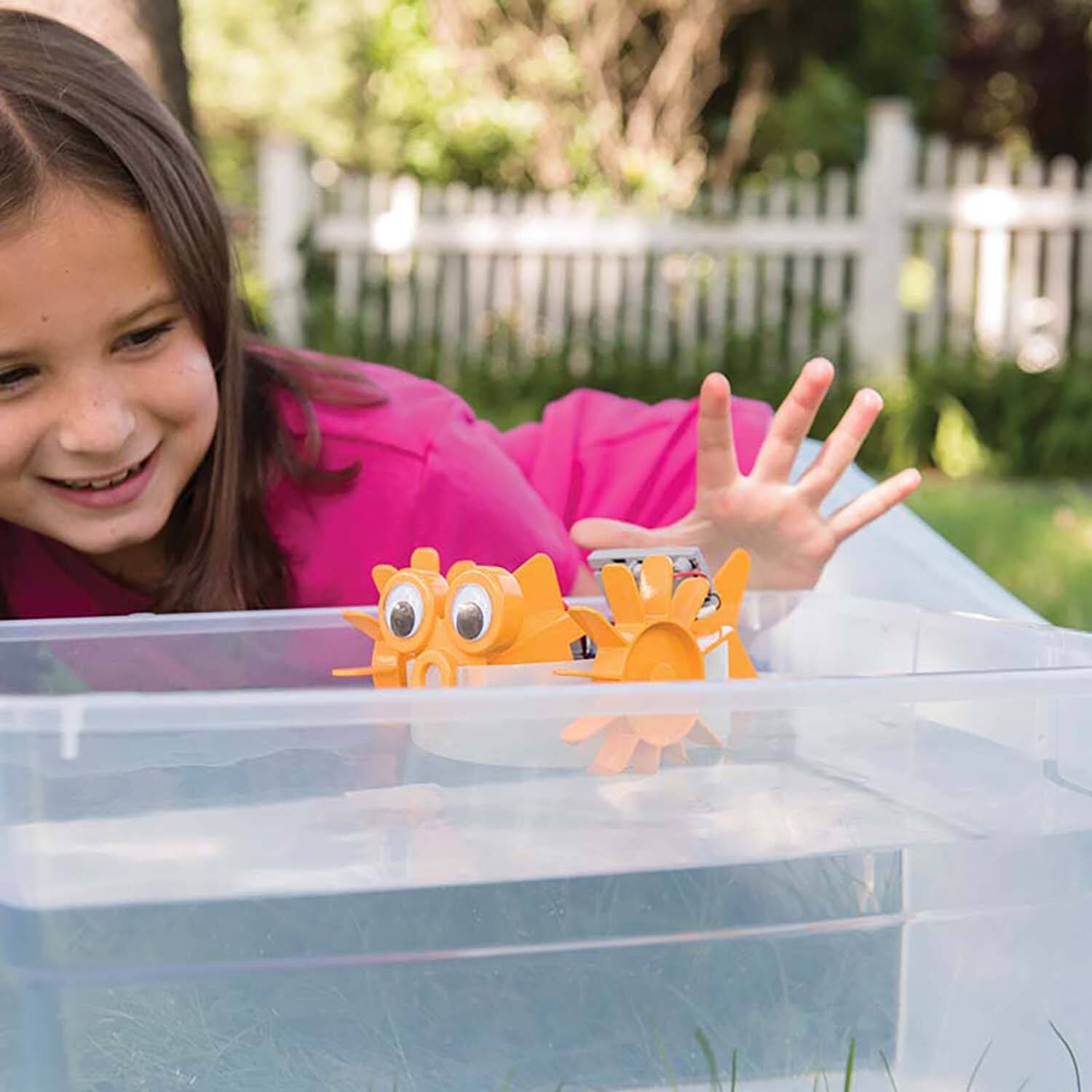 Alt View 1. 4M - 4M: Green Science Aqua Robot - DIY Swimming Fish Toy, Solar & Battery Power.