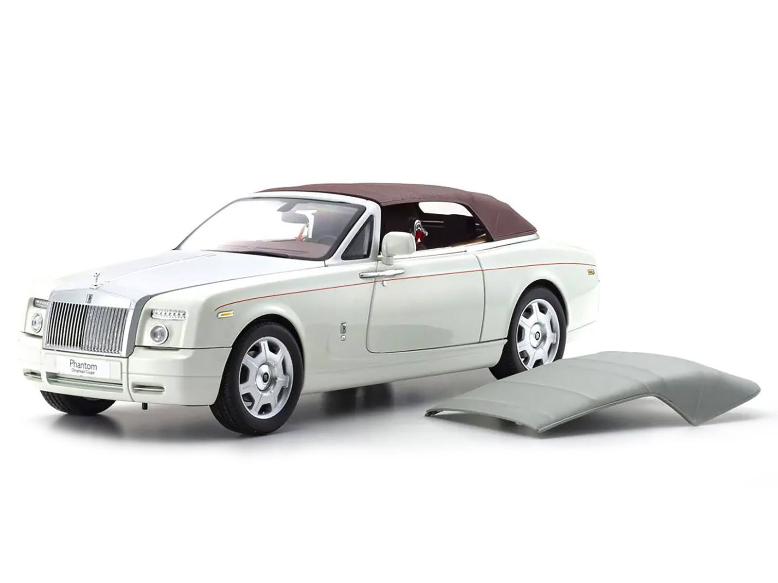 Angle. Kyosho - Rolls Royce Phantom Drophead Coupe English White with Silver Hood 1/18 Diecast Model Car by Kyosho - White with Silver.