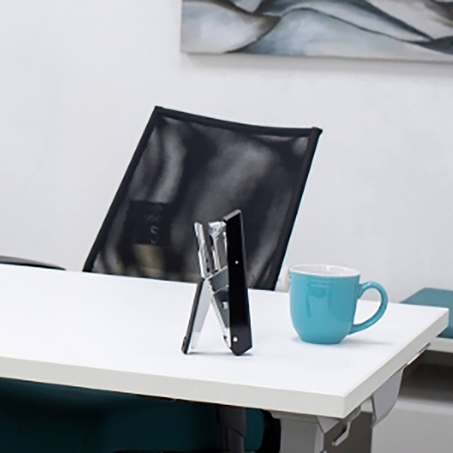 Back. Fellowes - LX890 40-Sheet Handheld Plier Stapler.