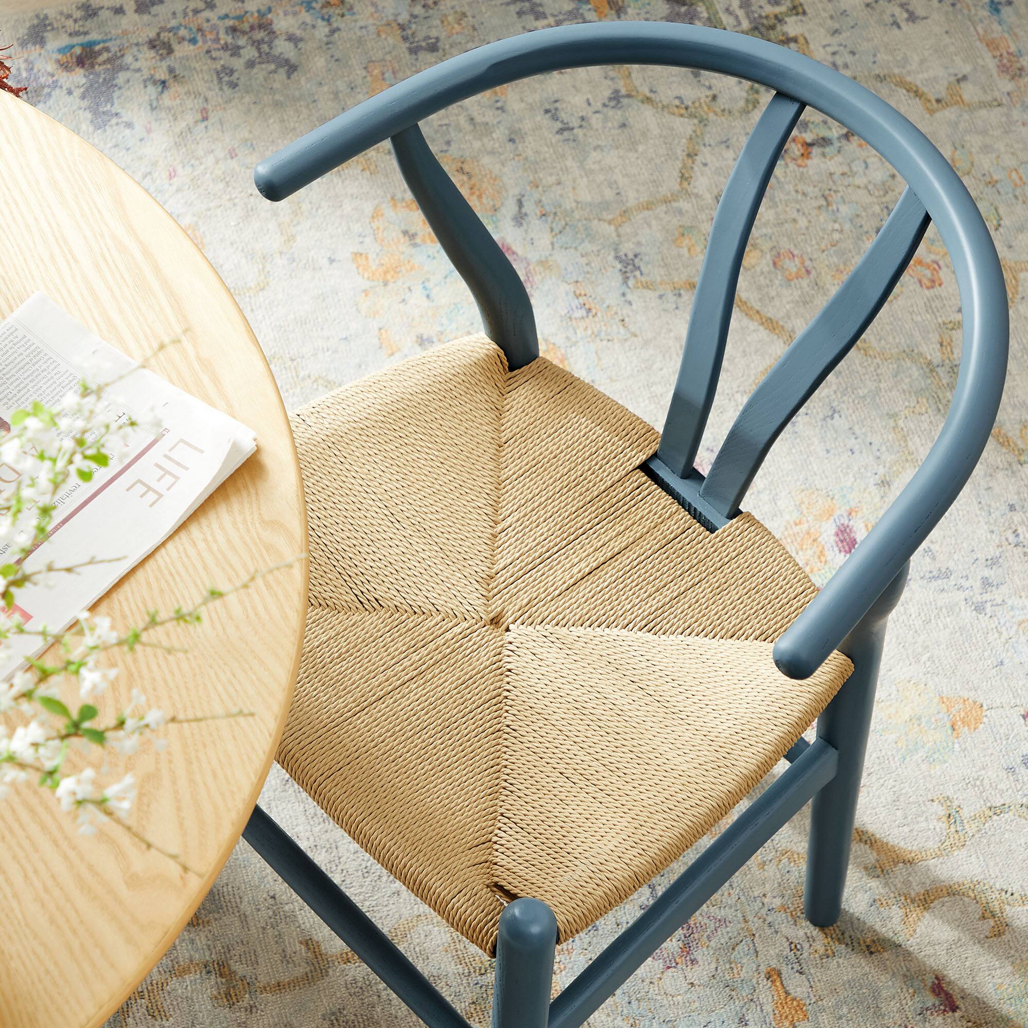 The text on the image reads:

"LE LIE"