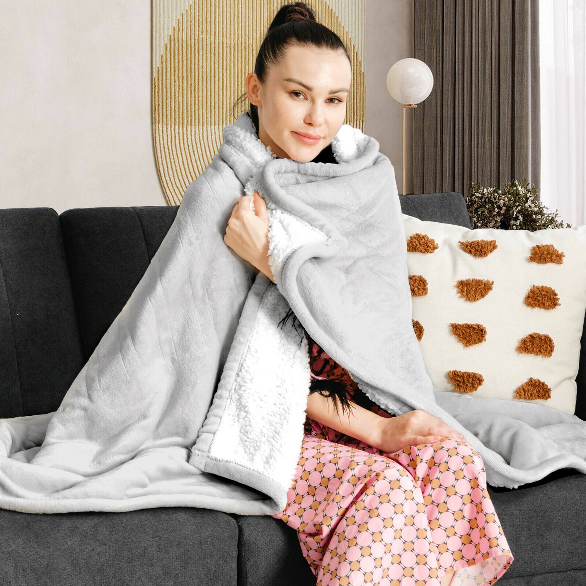 Alt View 13. Costway - 60''x 50''  Heated Throw Blanket Flannel & Sherpa Double-sided Flush - Grey.