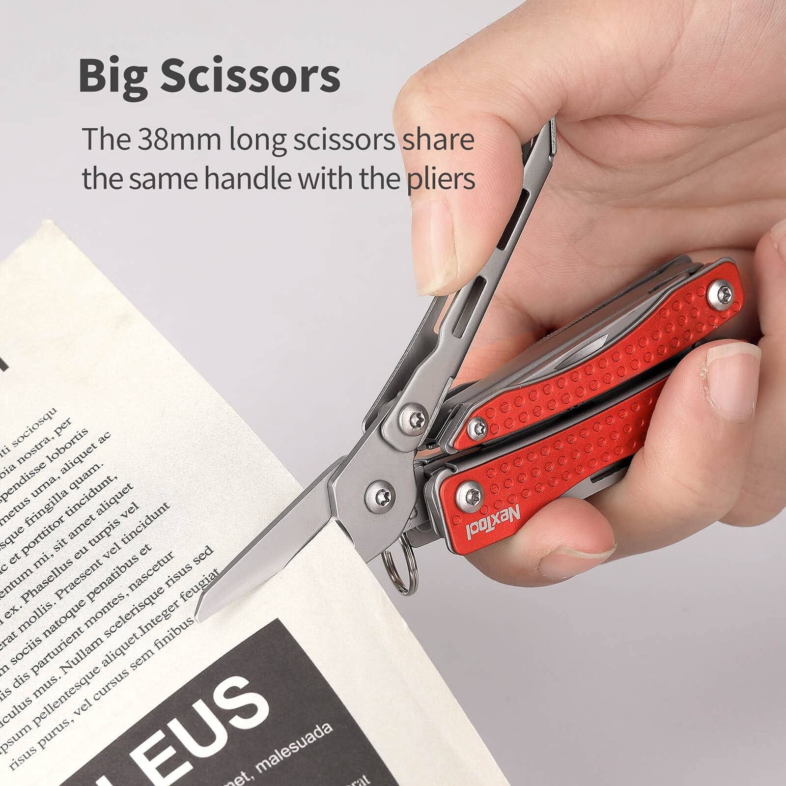 Big Scissors

The 38mm long scissors share the same handle with the pliers.