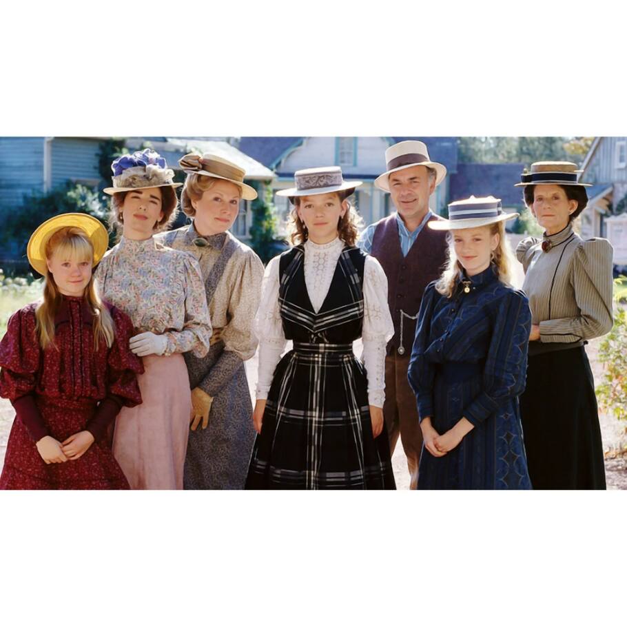 Left. Road To Avonlea Seasons 1-7 [DVD][28-Discs] (Family/Drama, Compatible with all DVD players).