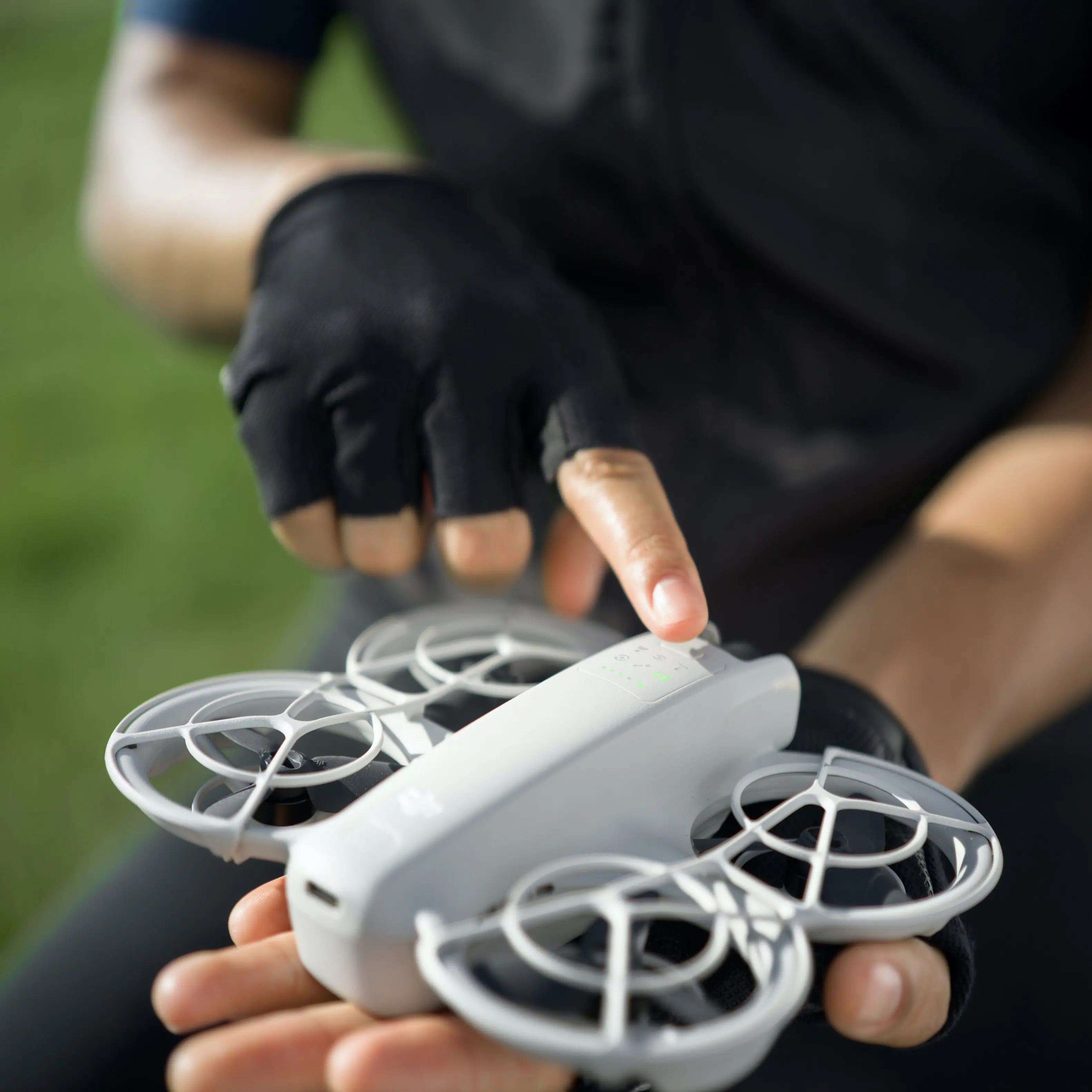 Alt View 14. DJI - Neo Combo Drone - Gray.