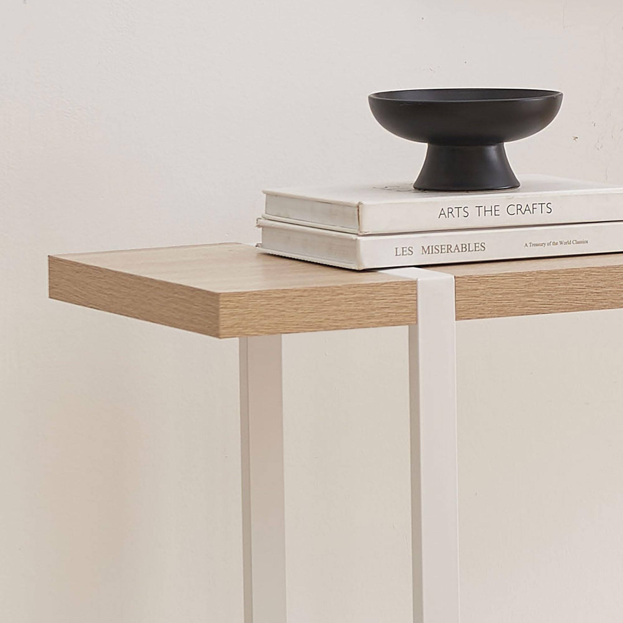 ARTS THE CRAFTS  
LES MISERABLES  
A Treasury of the World's Classics