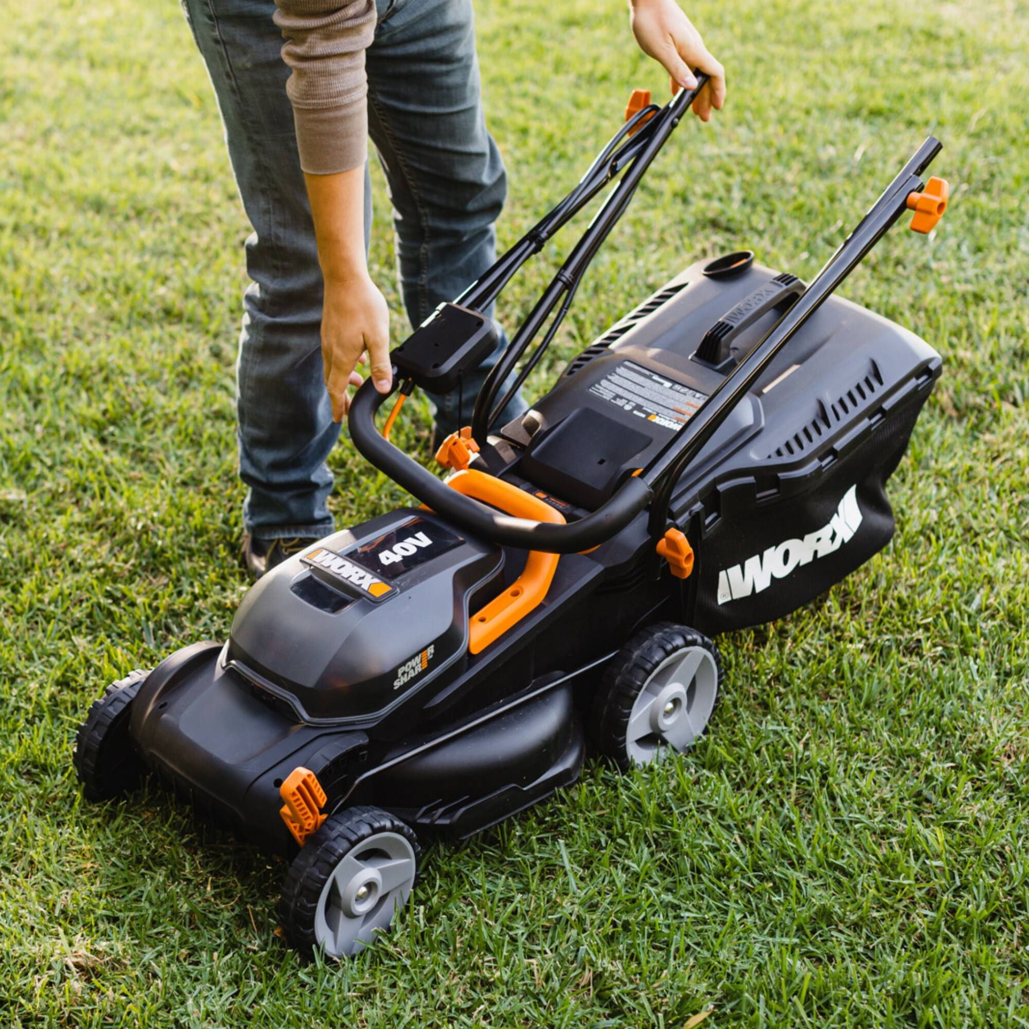 Alt View 14. WORX - WG779 40V 14" Lawn Mower with Grass Collection Bag and Mulcher (2 x 4.0 Ah Batteries and 1 x Charger) - Black.