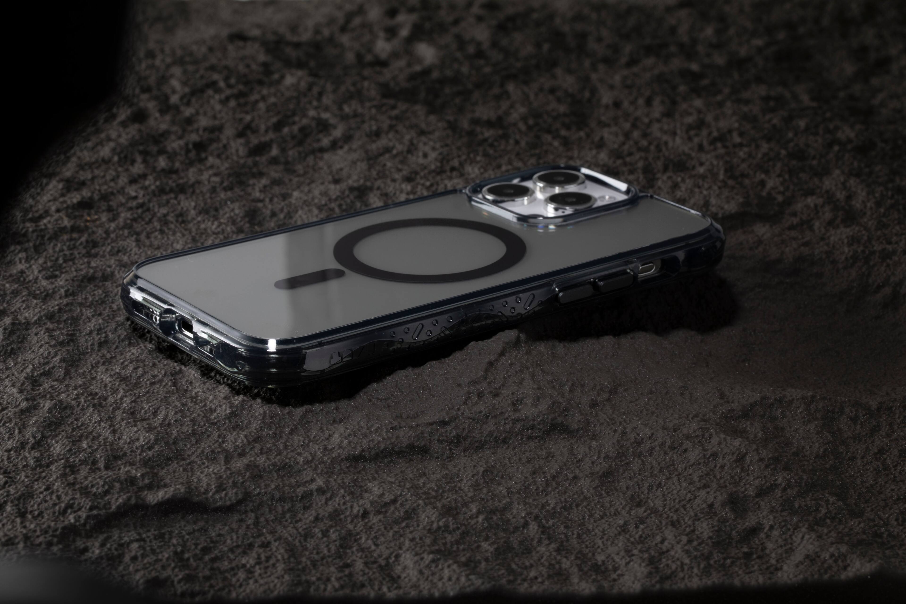 Alt View 2. LAUT - Crystal Matter X Case with MagSafe  for Apple iPhone 15 Pro - Black Crystal.