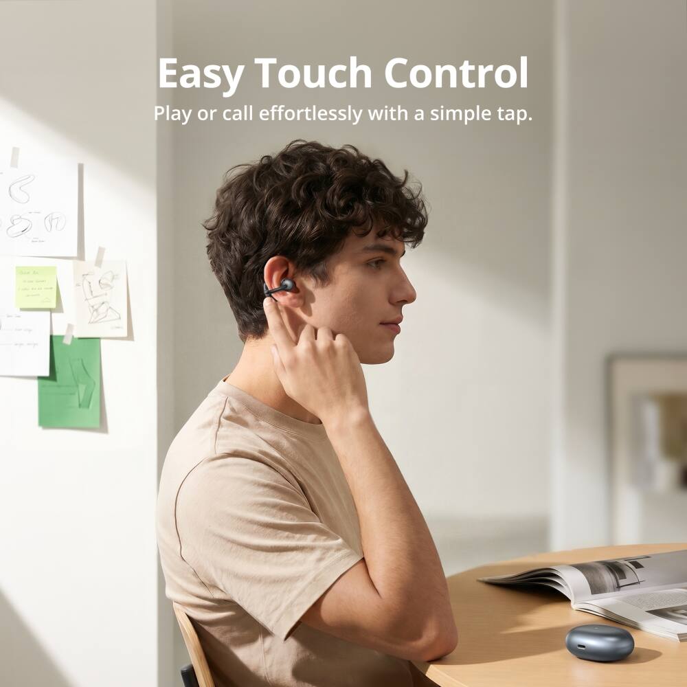 Easy Touch Control  
Play or call effortlessly with a simple tap.