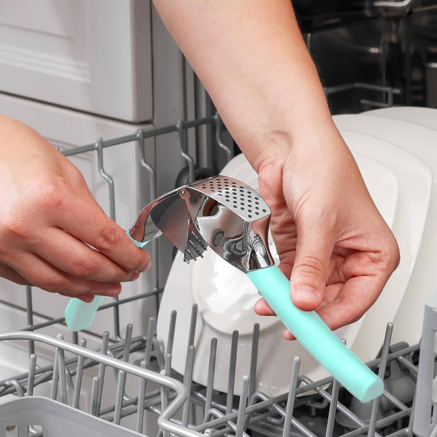 Angle. Zulay Kitchen - Zulay Kitchen Garlic Press Mincer with Peeler and Brush - Light Blue.