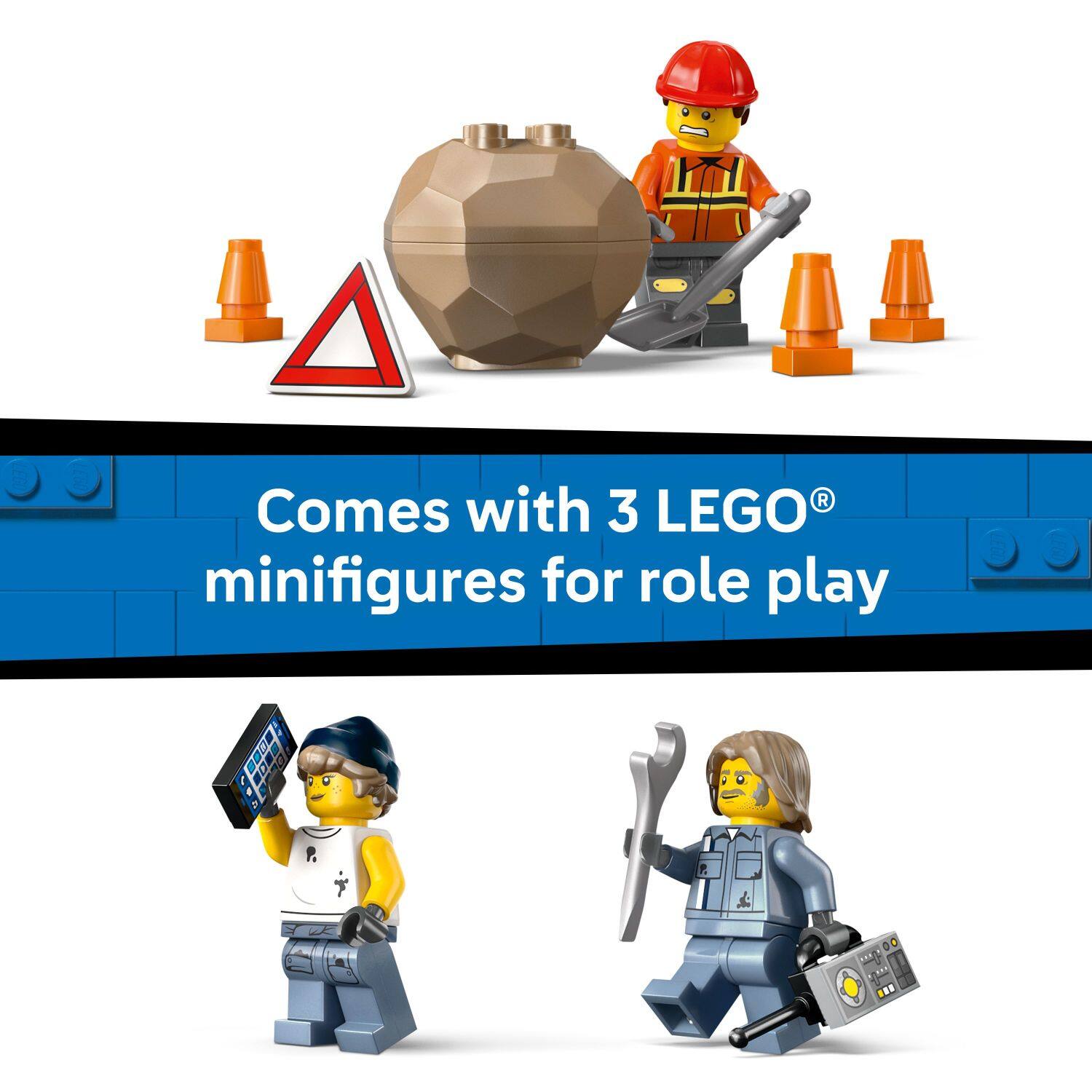 Comes with 3 LEGO minifigures for role play