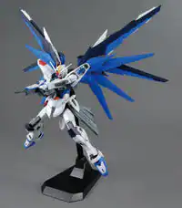 Bandai - Model Kit: MG 1/100 Freedom Gundam (Ver 2.0)