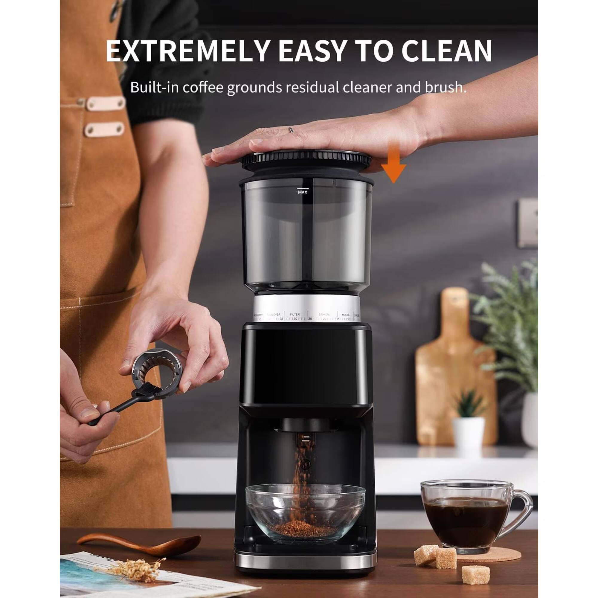 EXTREMELY EASY TO CLEAN  
Built-in coffee grounds residual cleaner and brush.