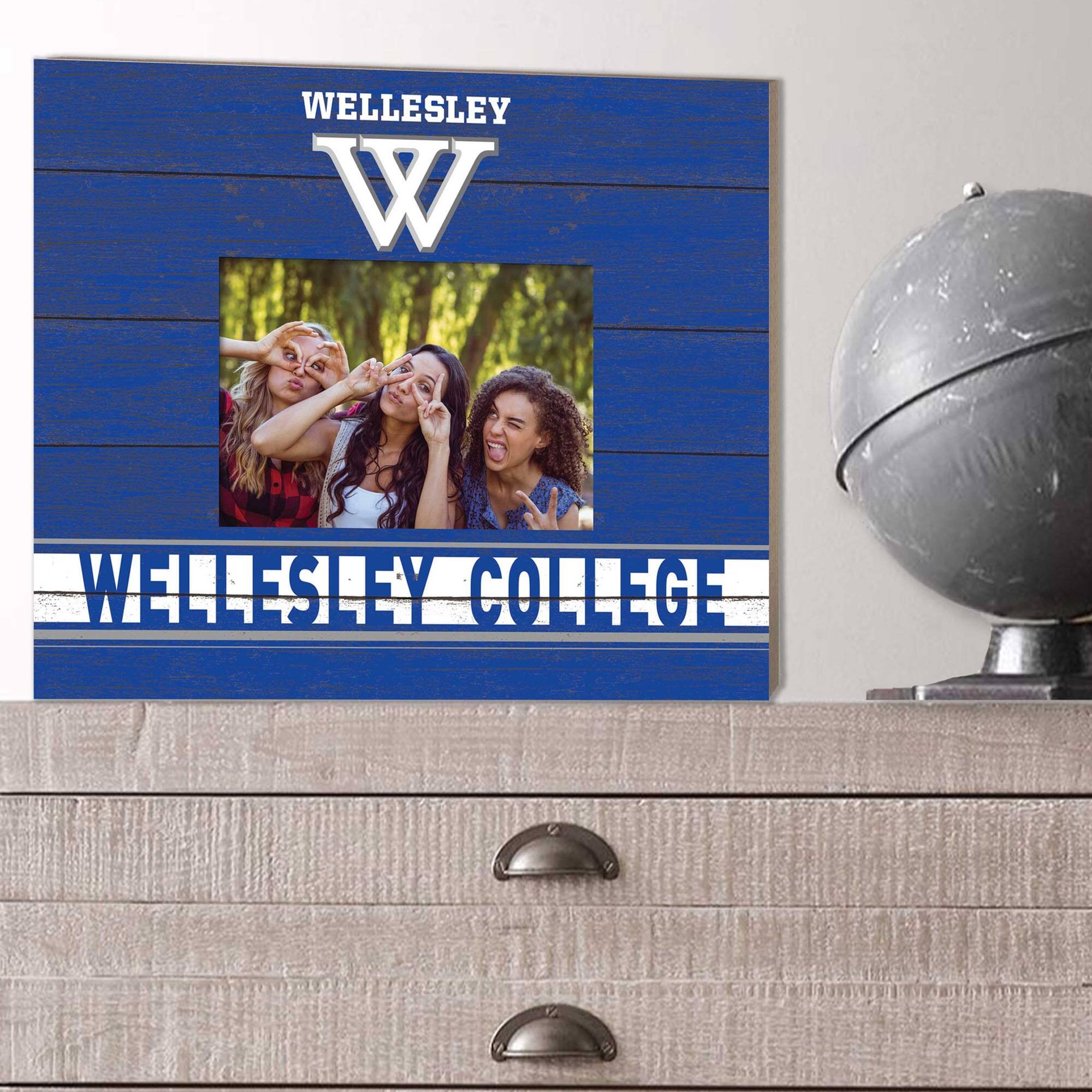 Wellesley W  
Wellesley College