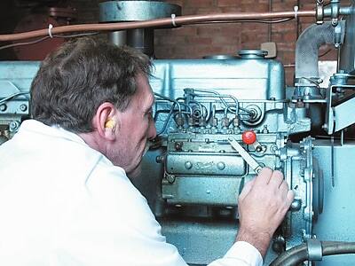 Alt View 2. 3M - E-A-R Classic Uncorded Earplugs, 29 dB, 200/Box - Yellow.