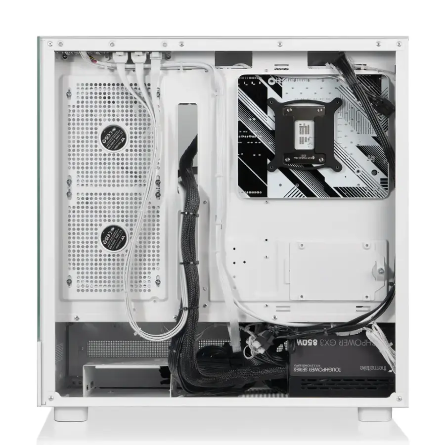 The text on the image reads: "4 I i AL I 000 - SEa O... i cie  i 5 9 T 850W GX3 HPOWER / smuts - SERIES TOUGHPOWER thermaltake". This text is likely a description or specifications of the computer components, such as the power supply, cooling system, and other hardware.