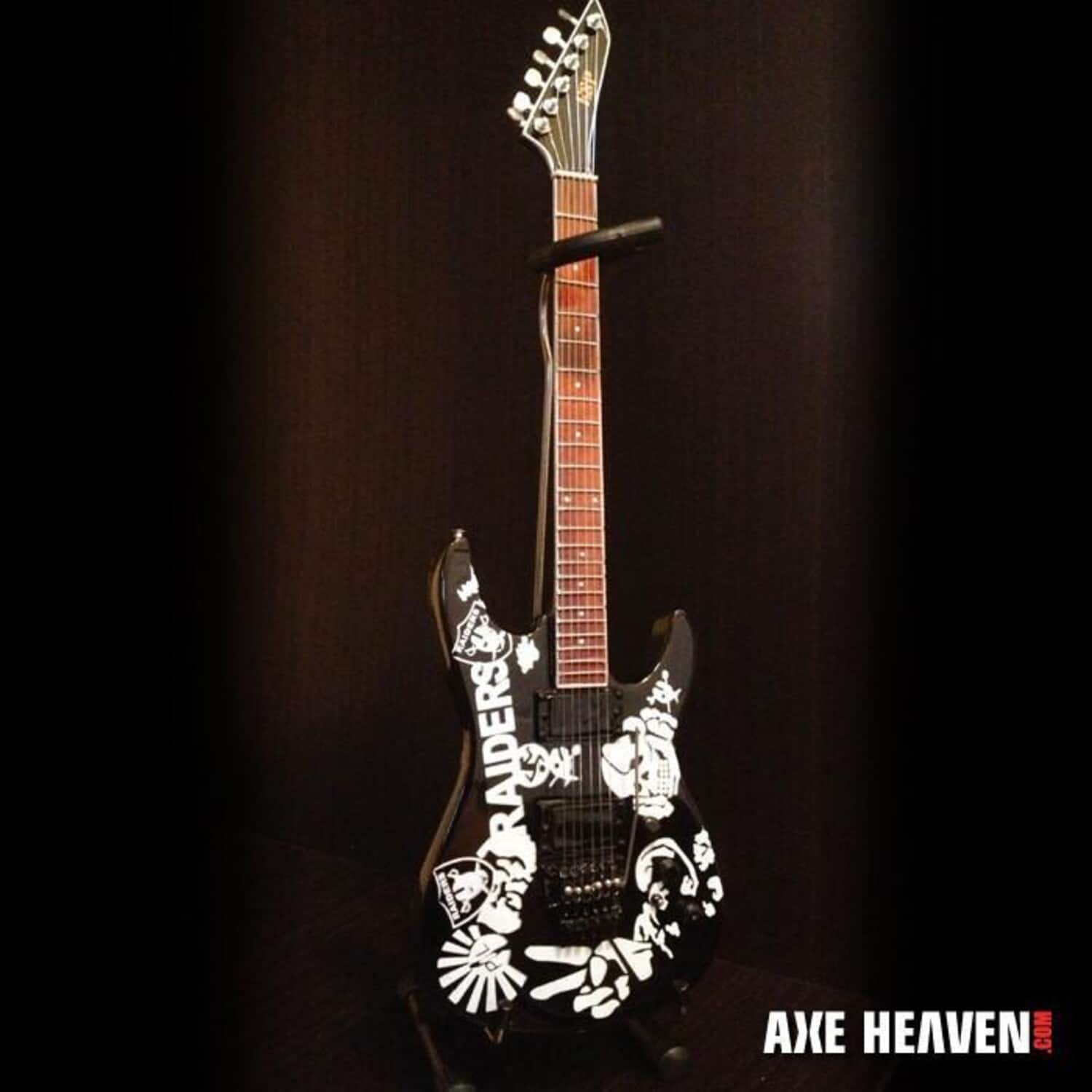 Axe Heaven - Jeff Hanneman - Jeff Hanneman Slayer ESP Custom Raiders Mini Guitar Replica Collectible - COLLECTIBLES - Multicolor