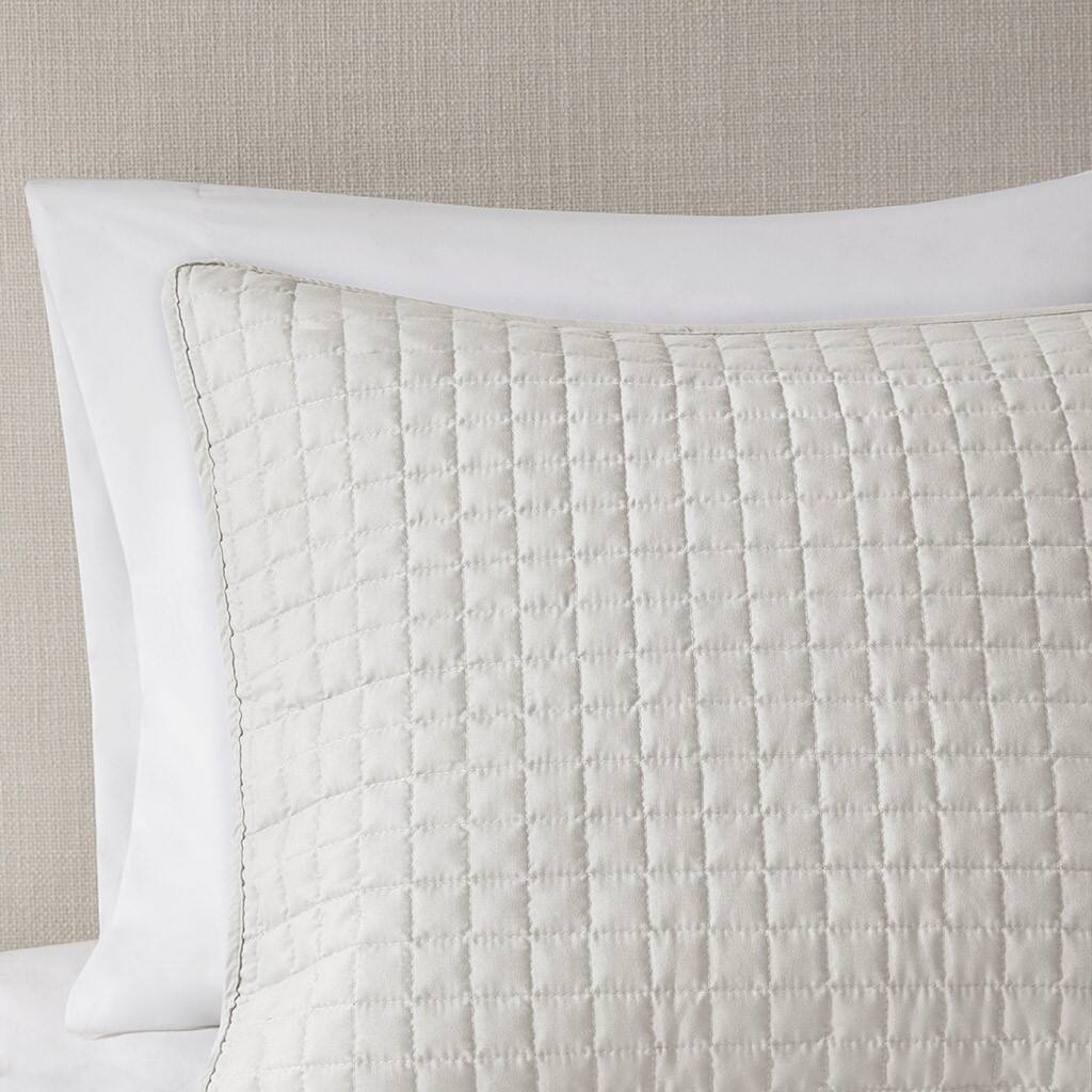 Alt View 2. Gracie Mills - Gracie Mills Geoffrey 3 Piece Reversible Quilt Set - Grey.