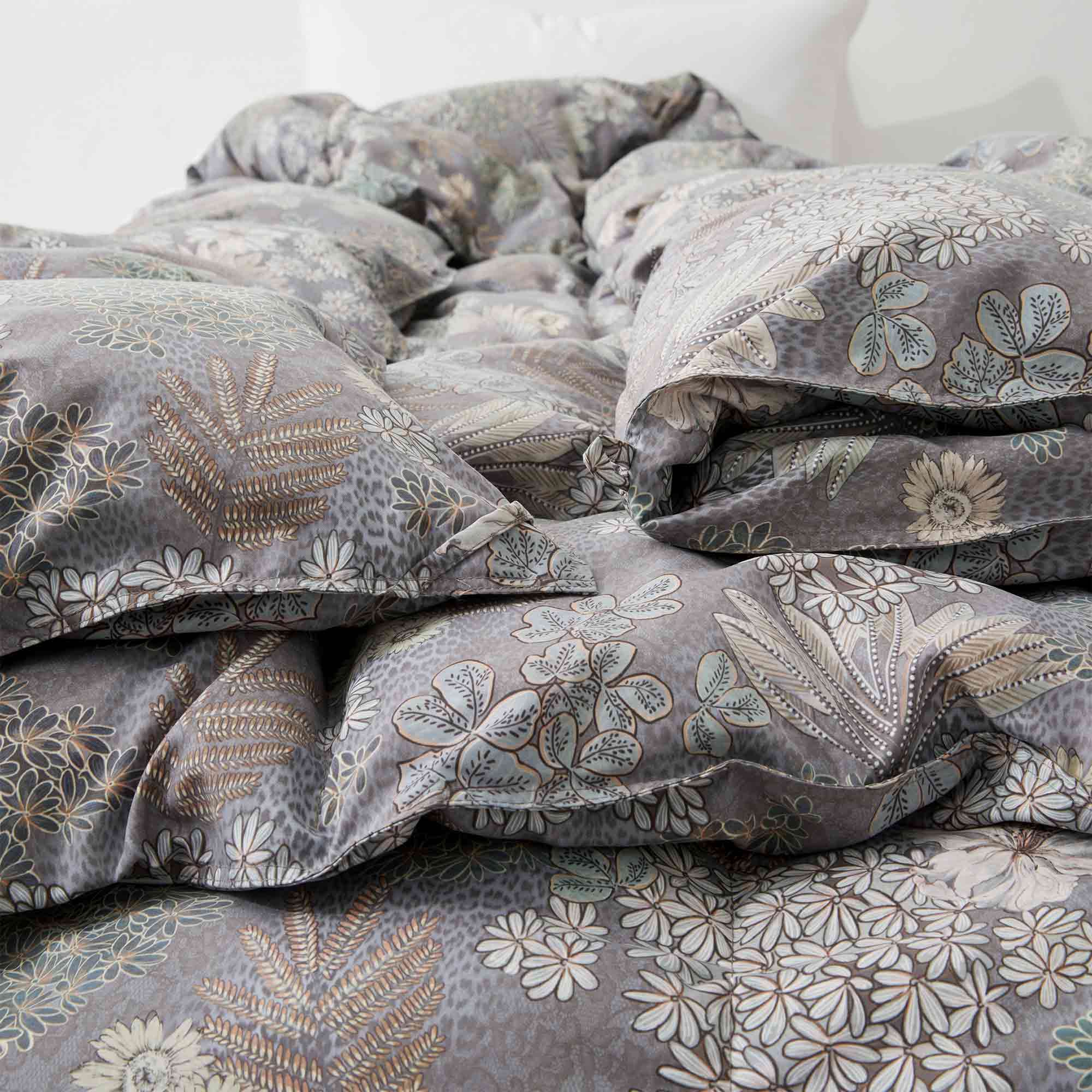Back. Peace Nest - Peace Nest All Season Goose Feather Fiber Comforter Duvet Vintage Style, Camel Khaki Paisley, King - Camel Khaki Paisley.