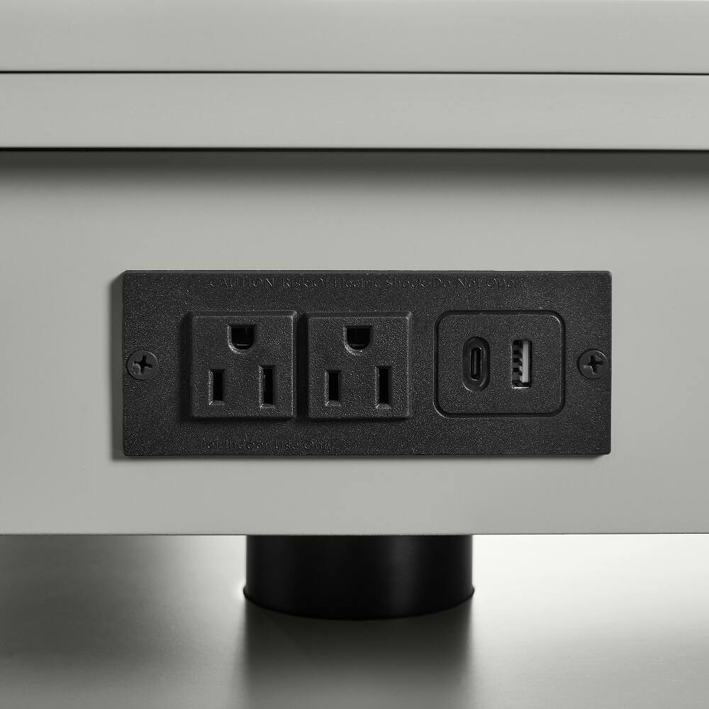 CAUTION: KEEP OFF DEEP
This Should-Do Not Overload
USB Charger Use Only