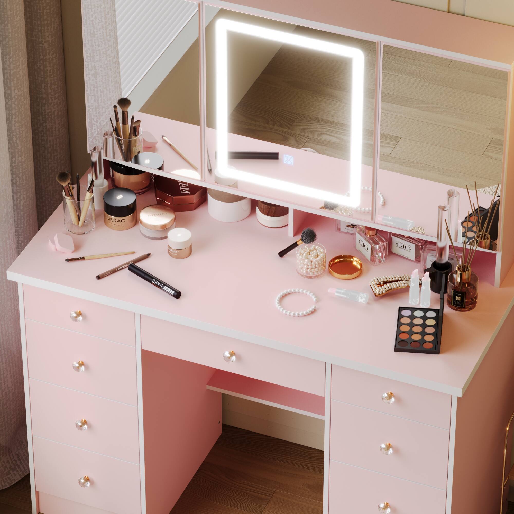 The text in the image is:

- AMERAC Fe
- FONONGTV Ov
- GG G

Corrected and grouped text:

- AMERAC Fe
- FONONGTV Ov
- GG G