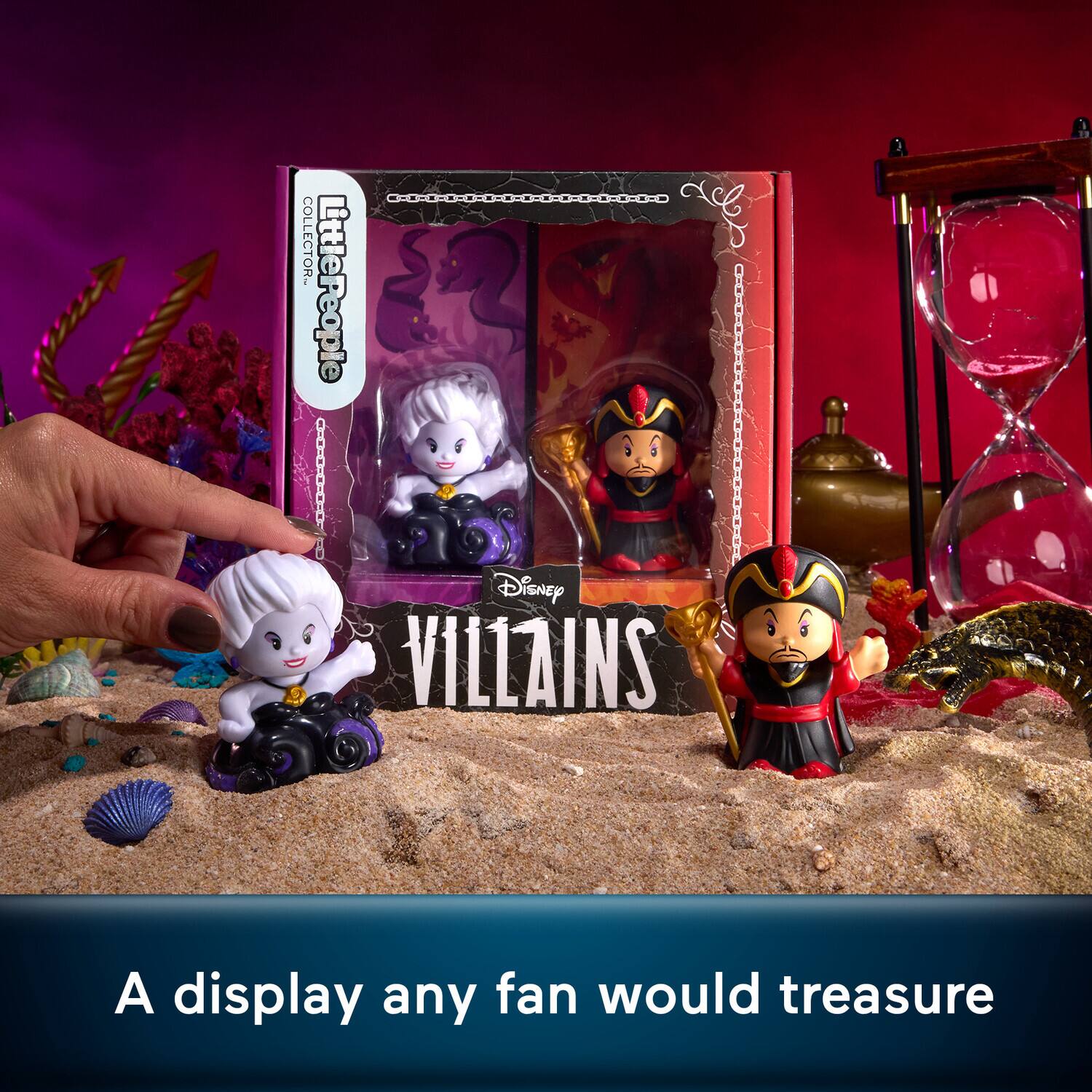 COLLECTOR - LittlePeople OUOHOIOIBAR! 5 Disney VILLAINS 1 19 A display any fan would treasure