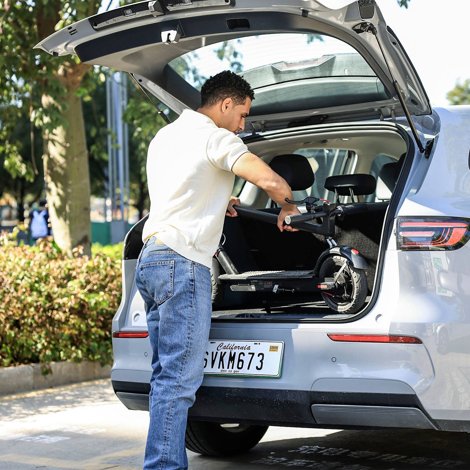 The text on the image reads: "5 9 California VKM673."