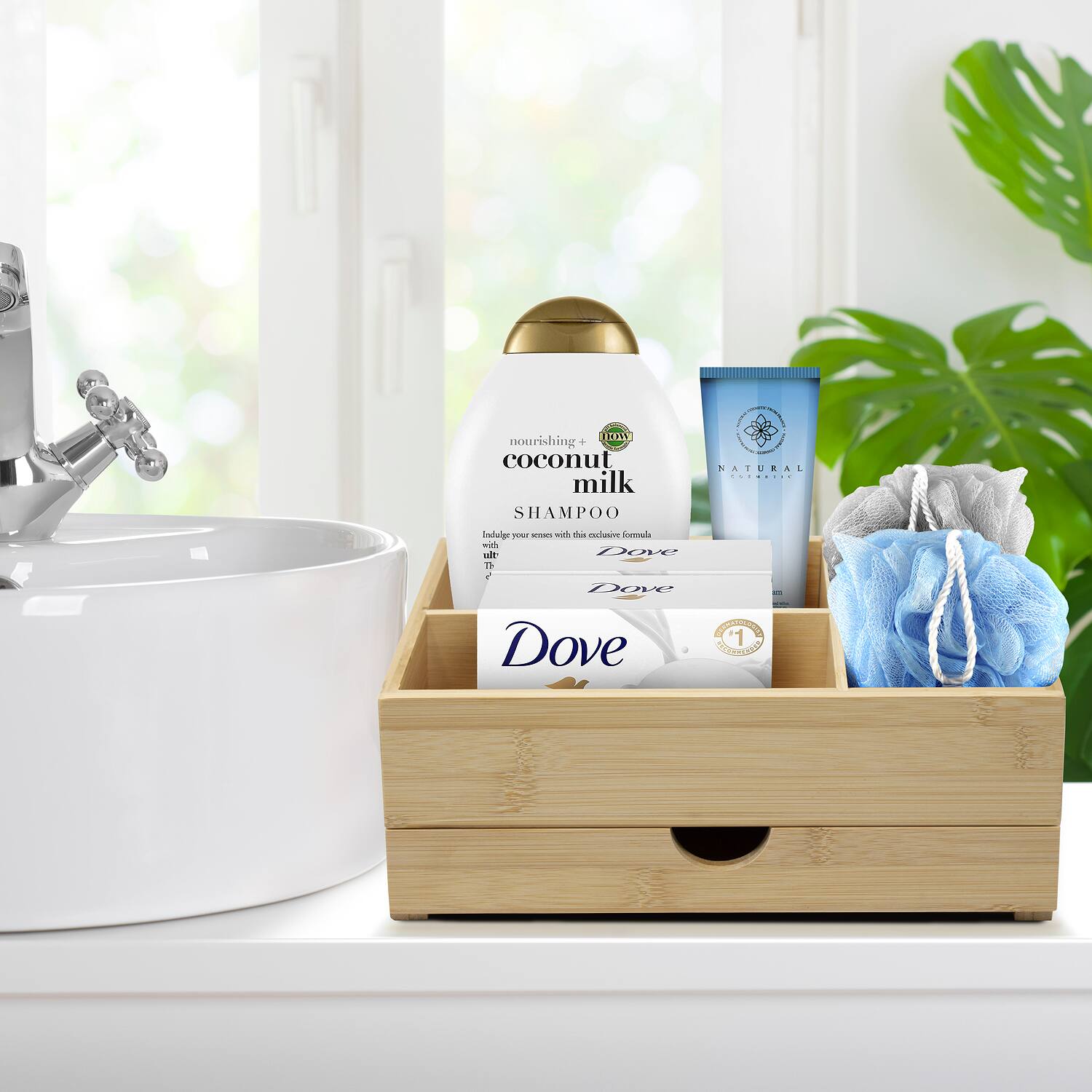 OWN: nourishing + coconut milk SHAMPOO  
NATURAL  
Indulge your senses with this exclusive formula  

Dove  
1