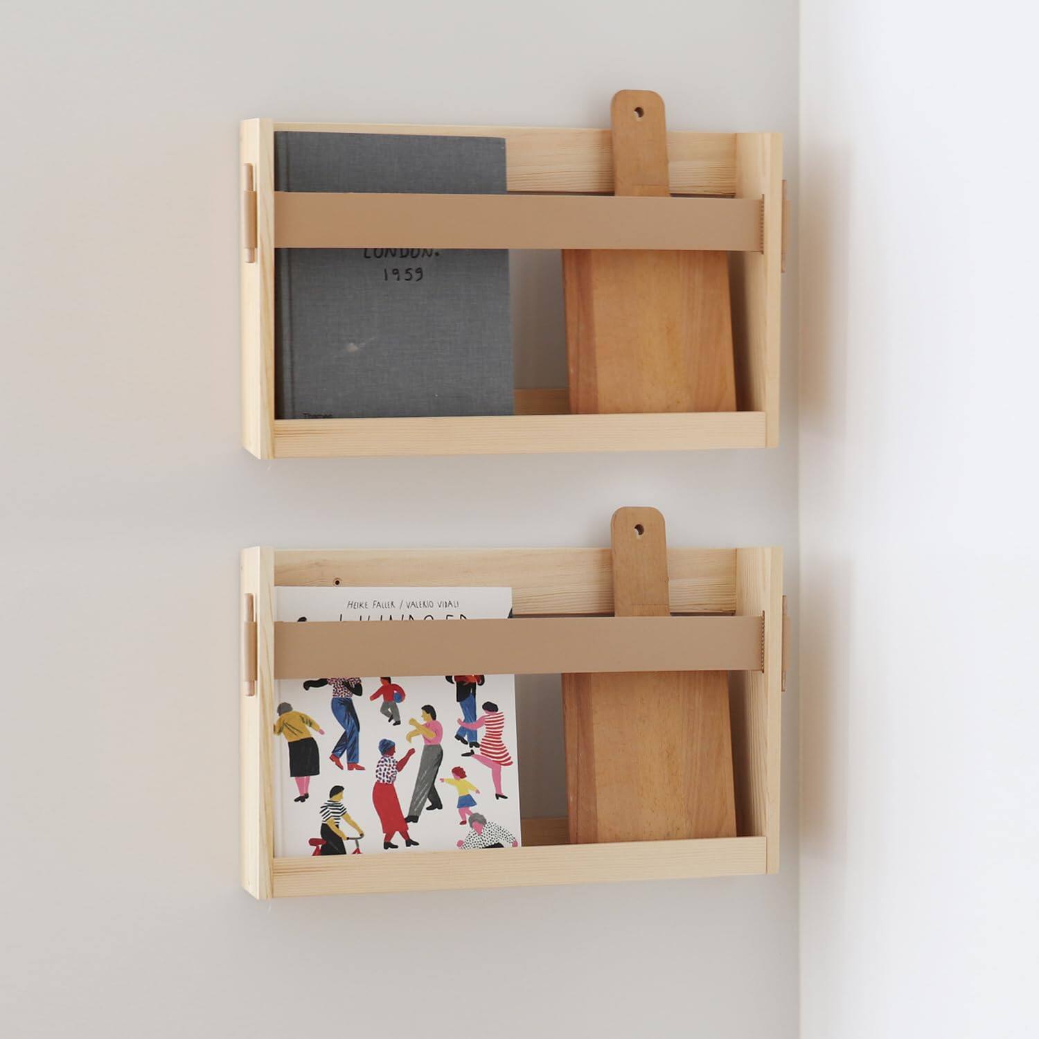 Dapper Styles Wall mounted Wood Magazine Rack 3