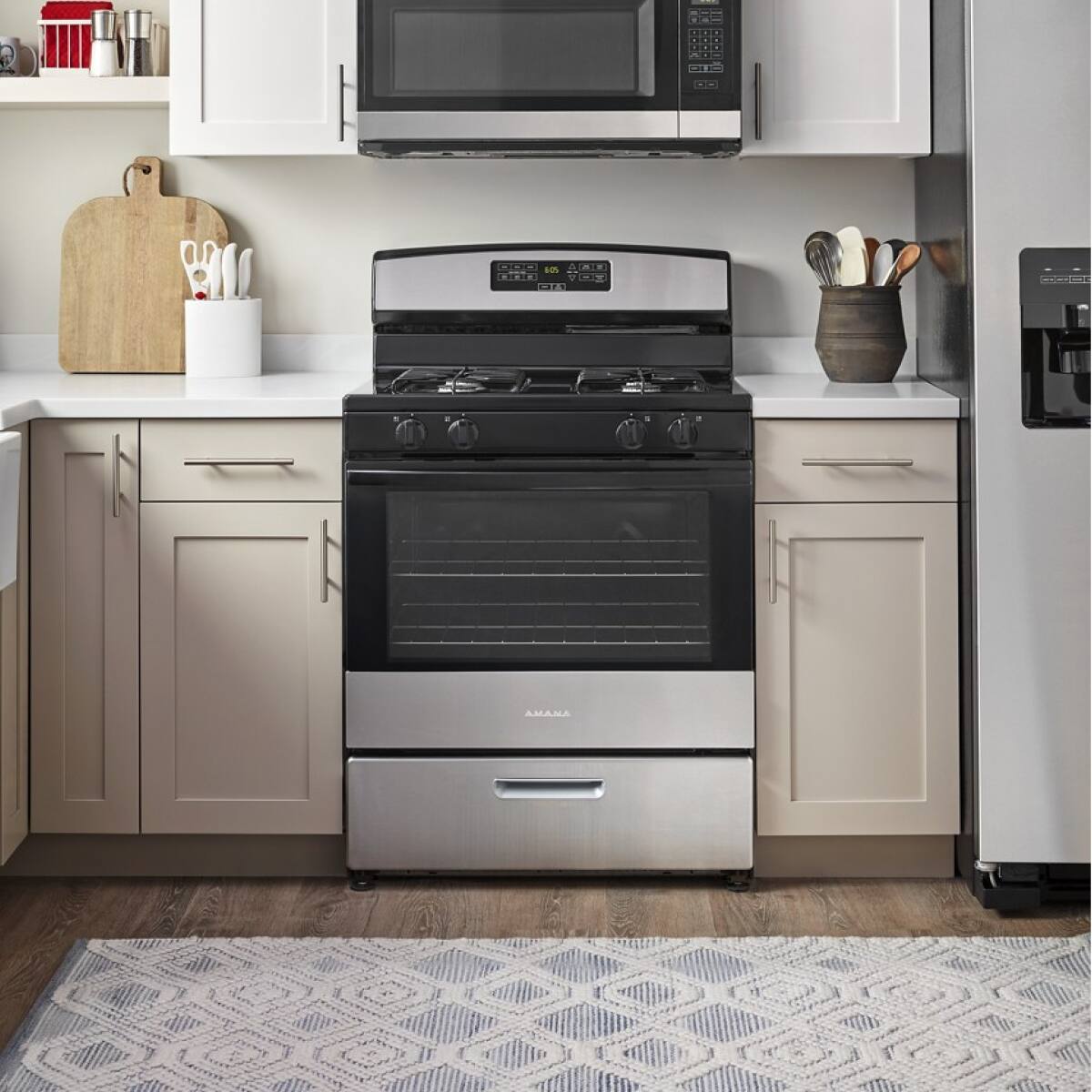 The text on the image reads:

"SIN AMANA"