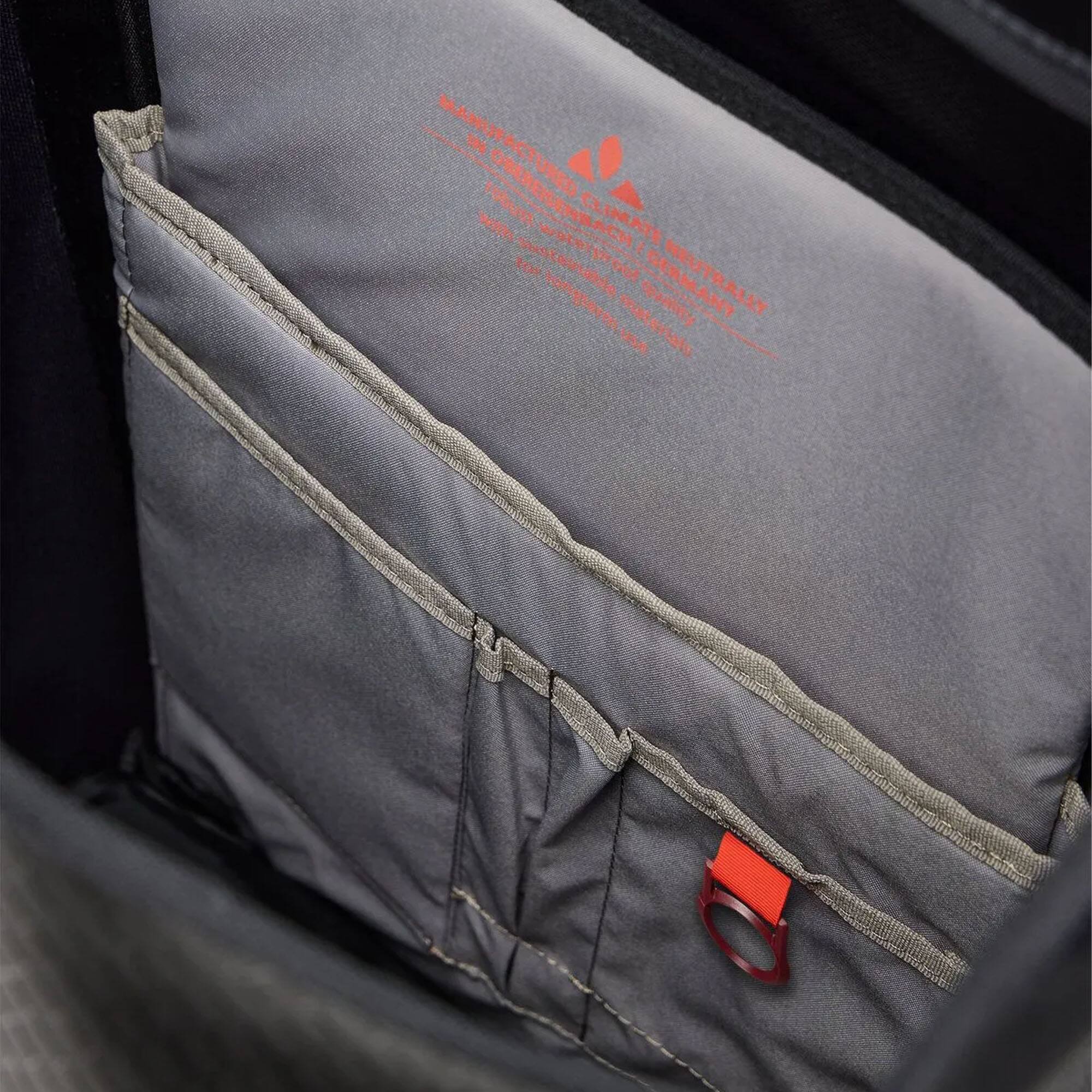 MANUFACTURED IN OBEREISENBACH  
With robust, water-resistant materials  
NEUTRAL CLIMATE  
For long-term use