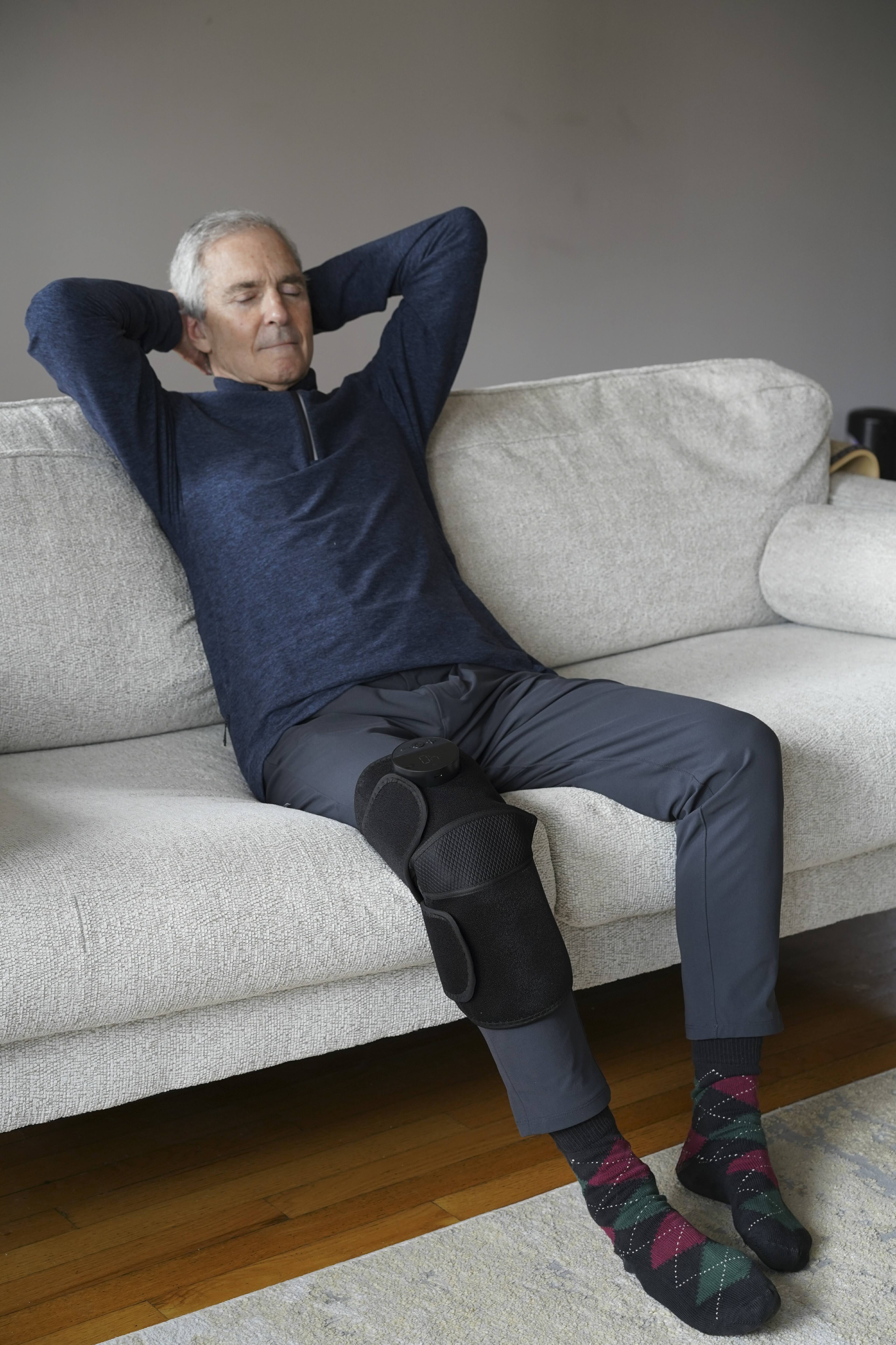 Alt View 1. Medcursor - Cordless Heated Knee Massager - Black.