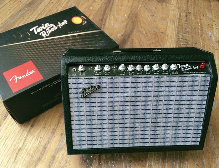 Twin Reverb Amp  
Fender  
Original Axe Heaven  
10" 18"  
Output Volume  
Treble  
Bass  
Reverb  
Gain 1  
Gain 2  
Twin Reverb Amp  
Fender Musical Instruments