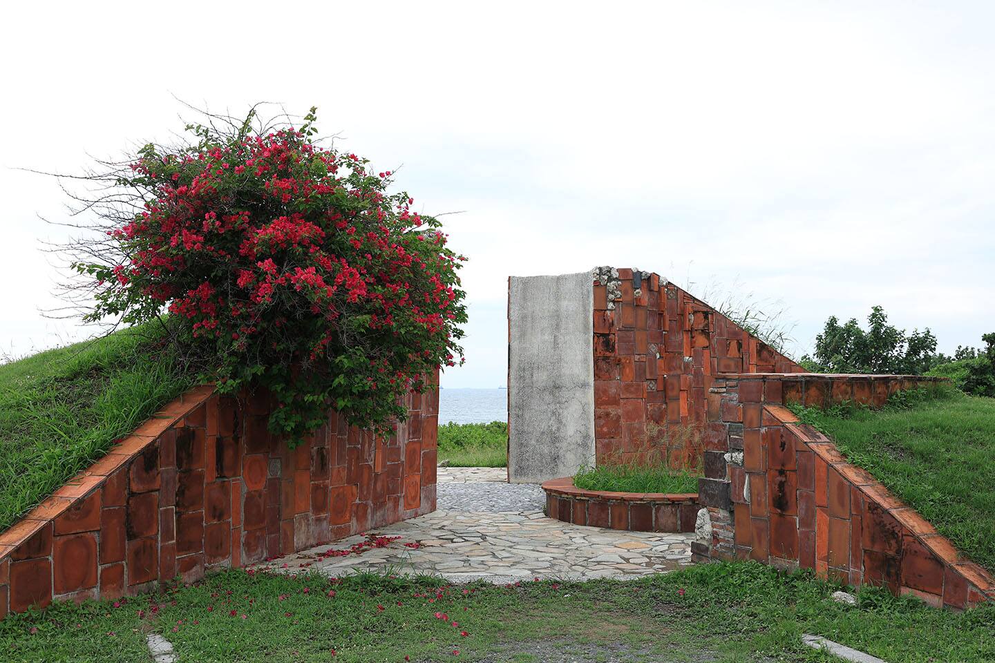 Alt View 23. Canon - RF28-70mm F2.8 IS STM Standard Zoom Lens for EOS R-Series Cameras - Black.