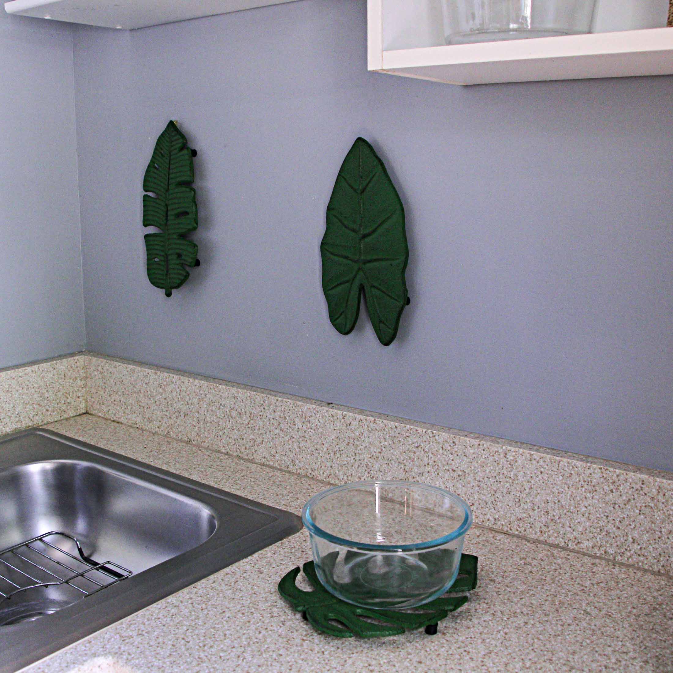 Alt View 4. Zeckos - Set of 3 Aged Green Cast Iron Tropical Leaf Kitchen Trivets / Wall Hangings - Green.