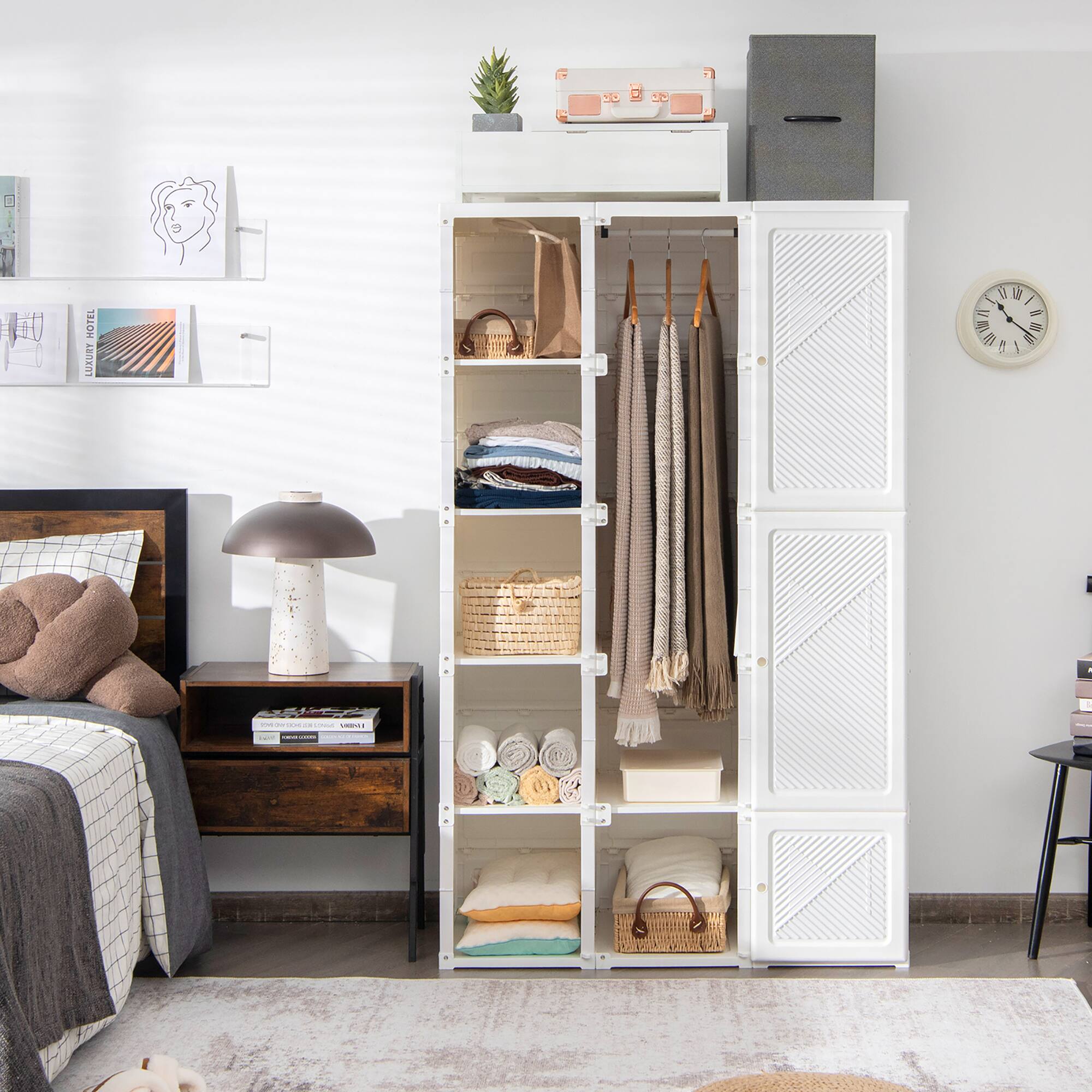 F 2 1 HOTEL YW W / 50 5 0 1 0 - - - - - ..- - | 1P )