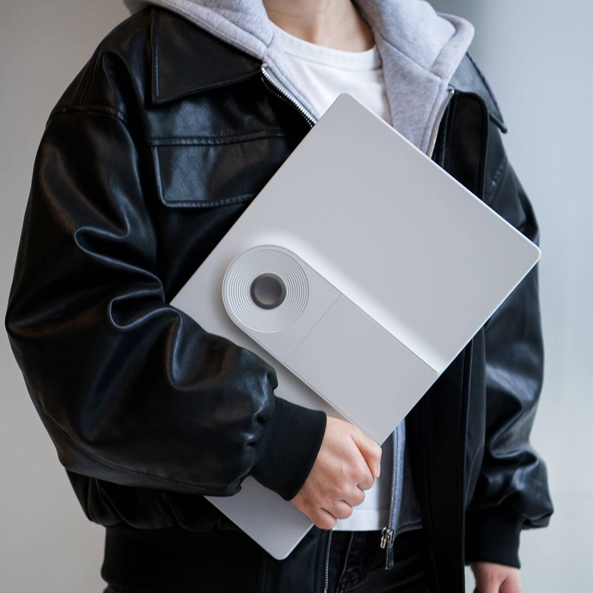 Alt View 1. SOTSU - SOTSU SleekView 15.6” Portable Monitor - White.