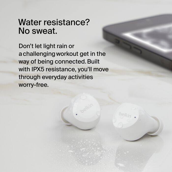 Water resistance? No sweat.

Don't let light rain or a challenging workout get in the way of being connected. Built with IPX5 resistance, you'll move through everyday activities worry-free.

belkin