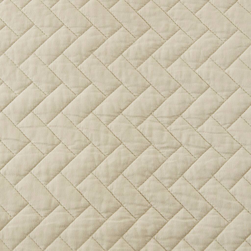 Alt View 5. Gracie Mills - Gracie Mills Ria Solid Oversized Herringbone Quilt Set - Linen.