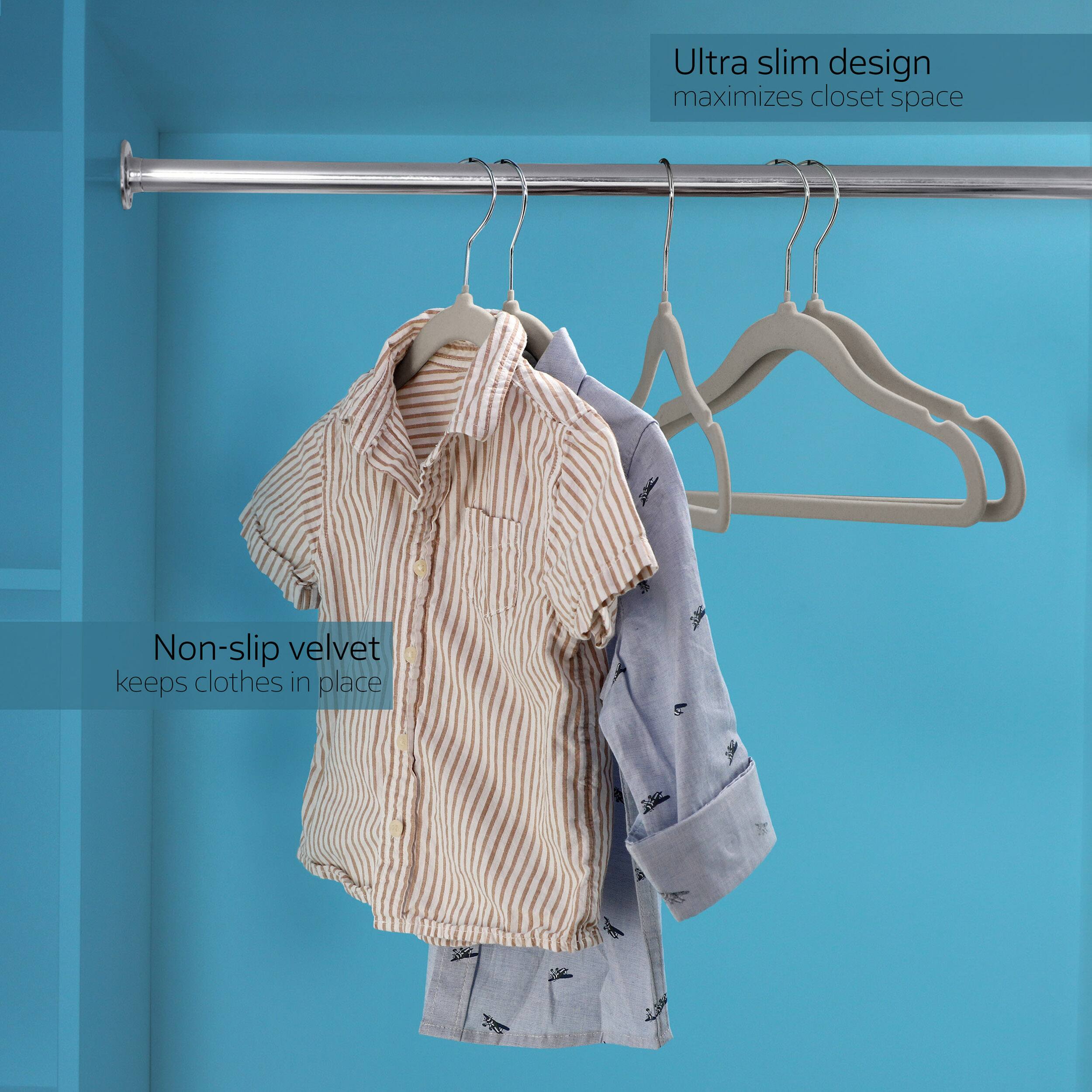 Ultra slim design maximizes closet space  
Non-slip velvet keeps clothes in place