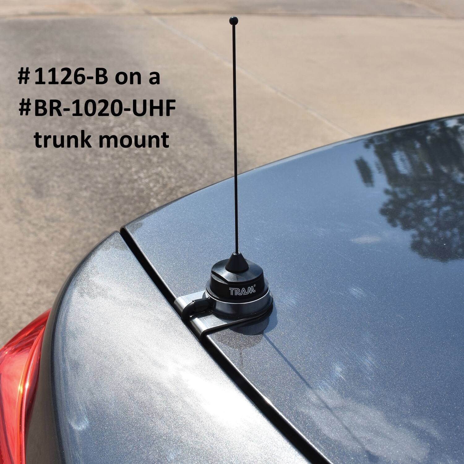 #1126-B on a #BR-1020-UHF trunk mount