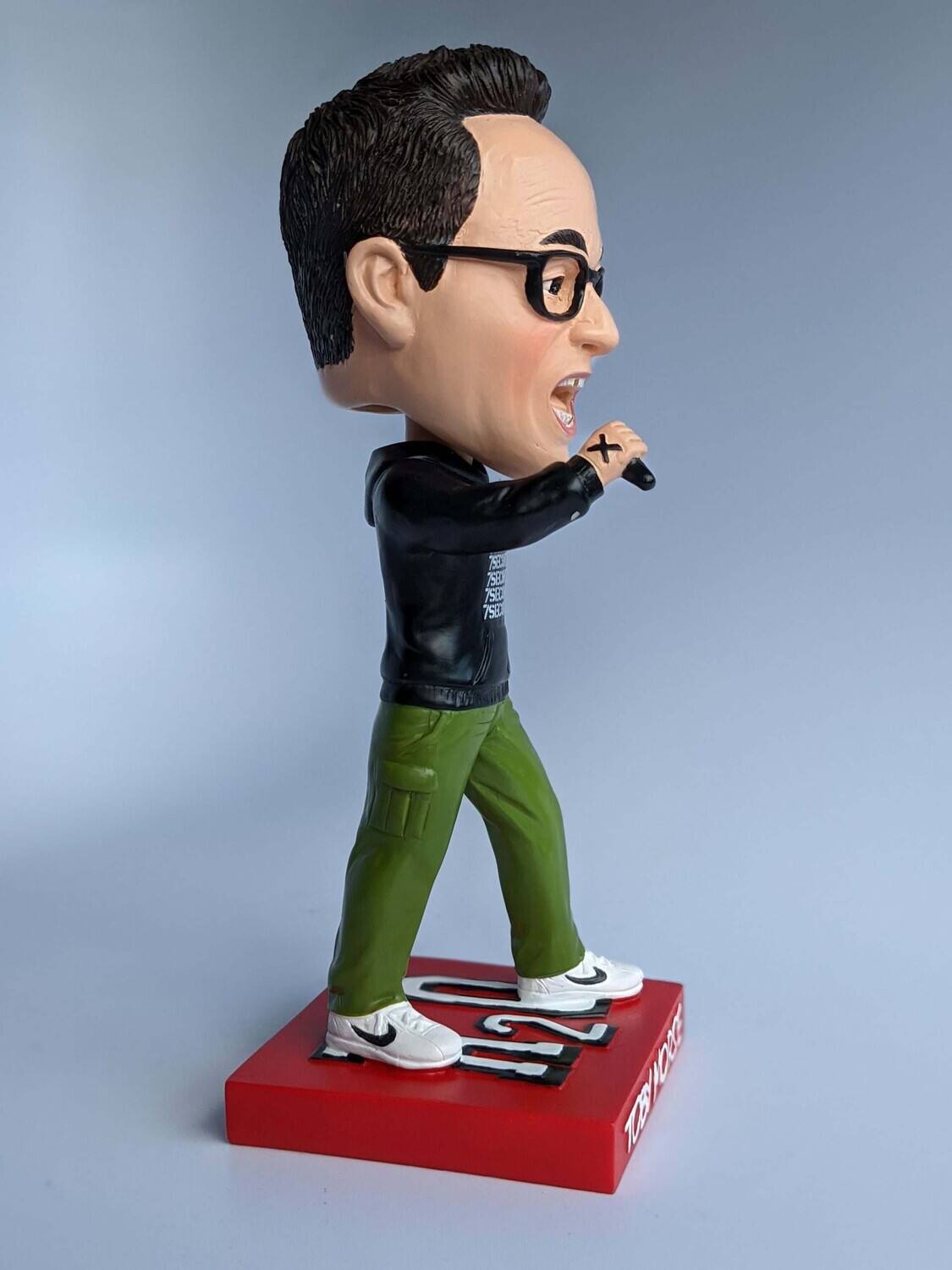 758 758 758 C 7V1000 18