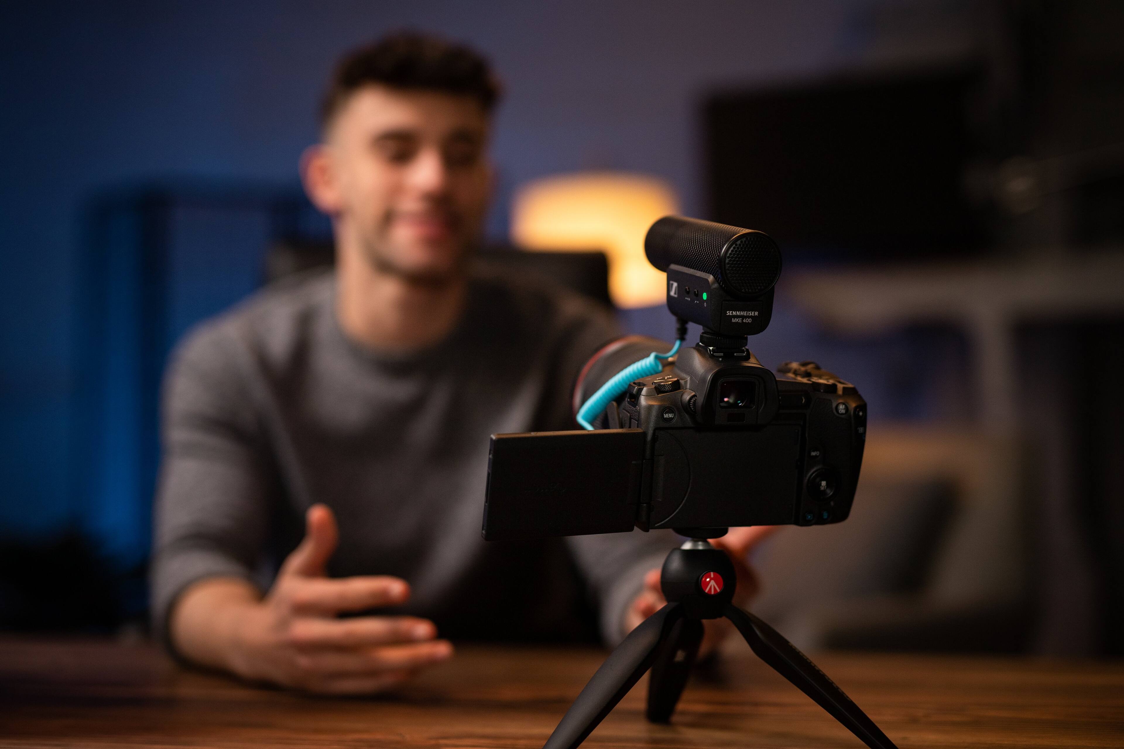 Alt View 22. Sennheiser - MKE 400 Compact Shotgun Microphone - Black.