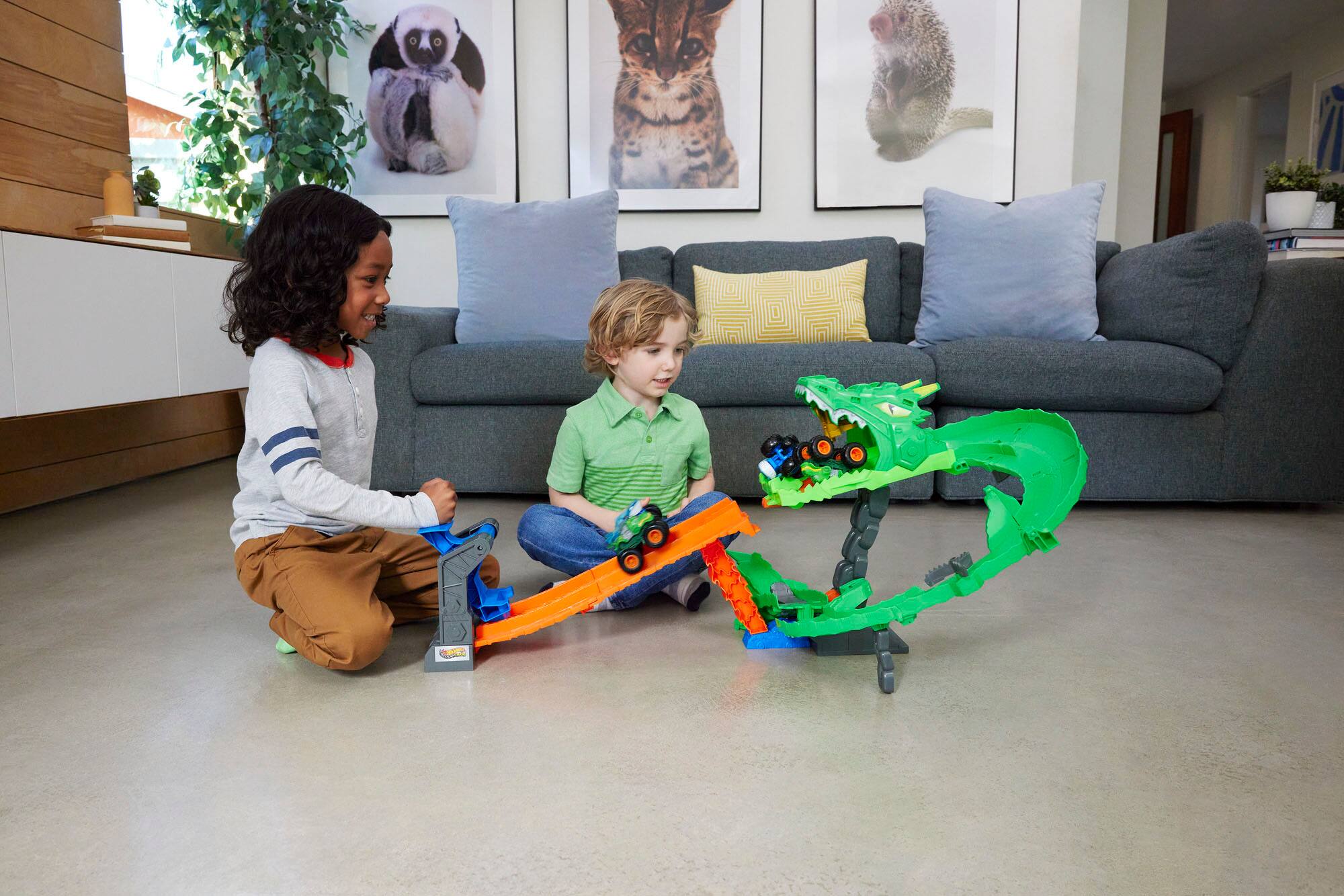 Alt View 5. Hot Wheels - Monster Trucks Dragon Demolition.